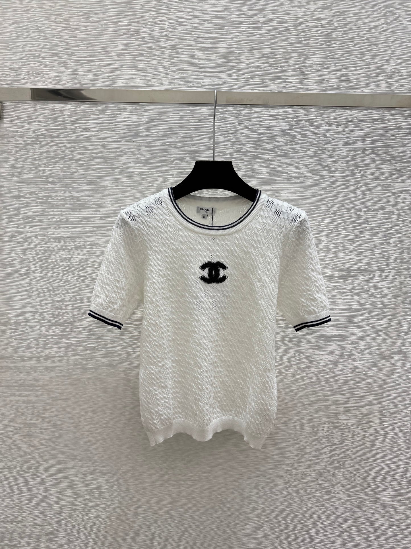 26 New Short-Sleeved Knit Top