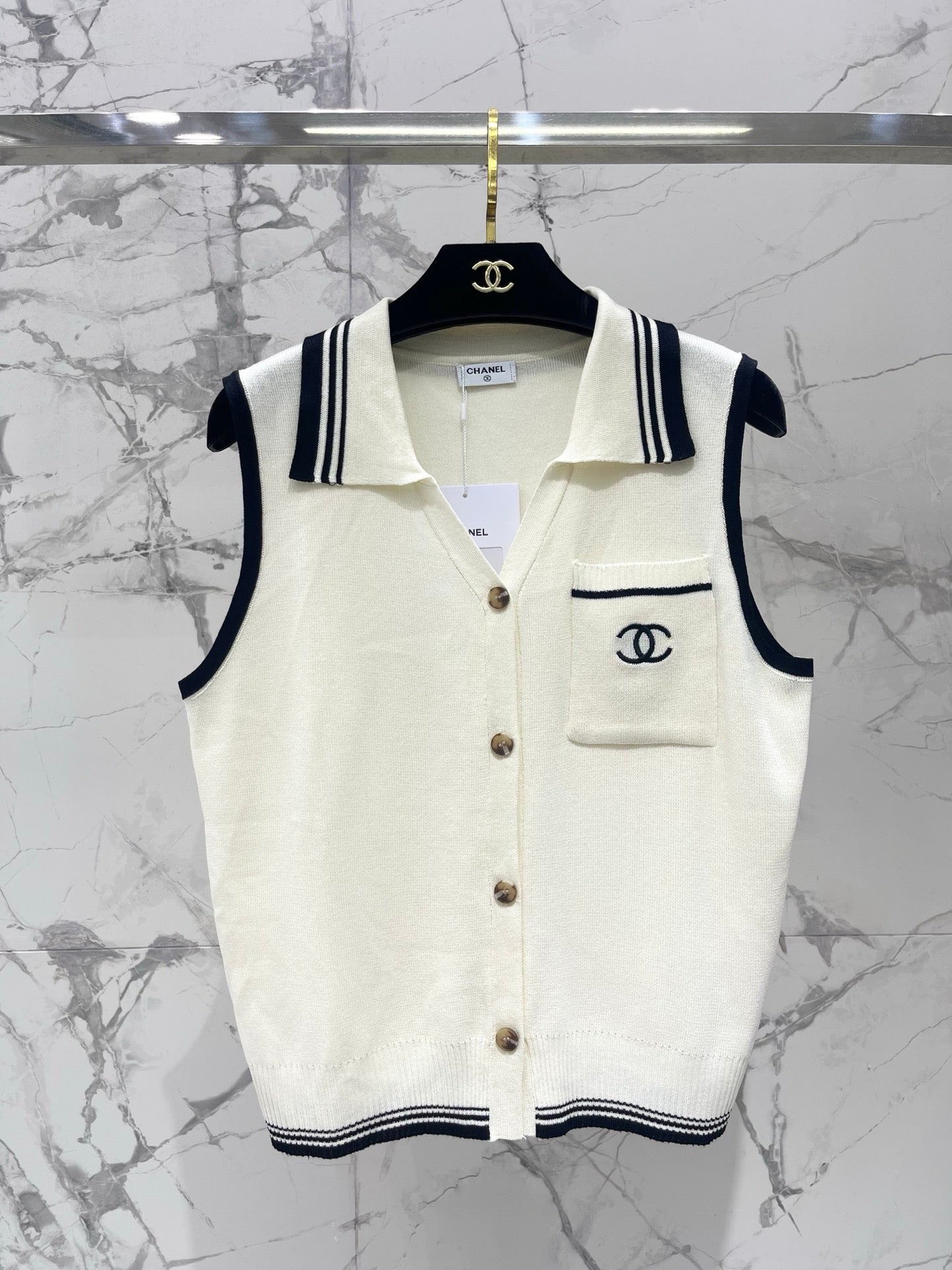 26 New Color-Block V-Neck Knit Vest