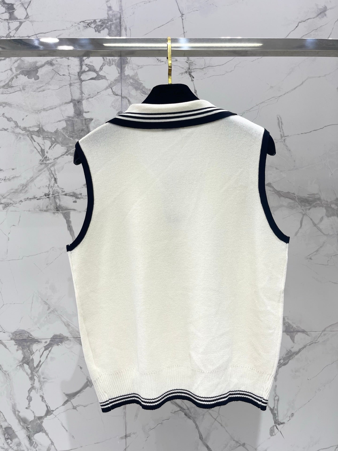 26 New Color-Block V-Neck Knit Vest
