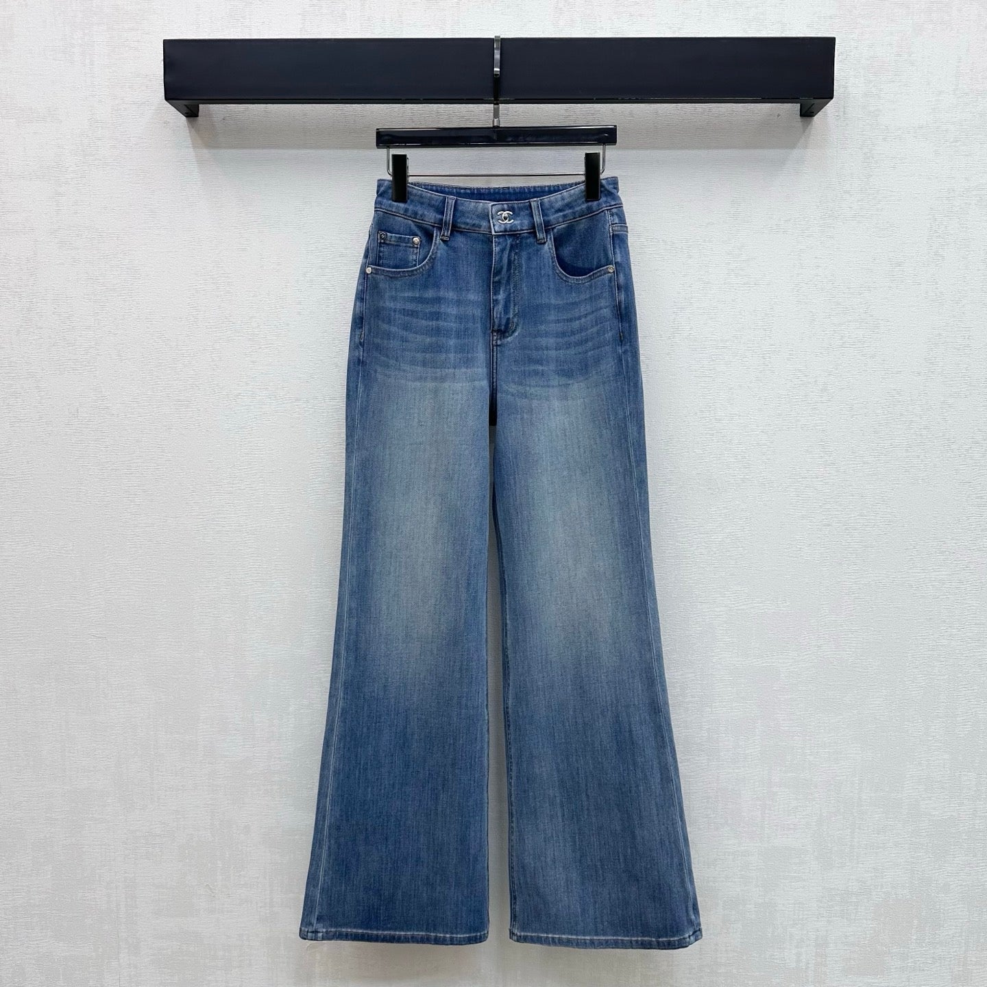 26 New Style Flared-Hem Jeans