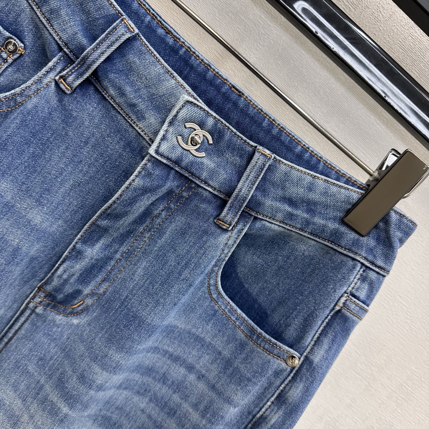 26 New Style Flared-Hem Jeans