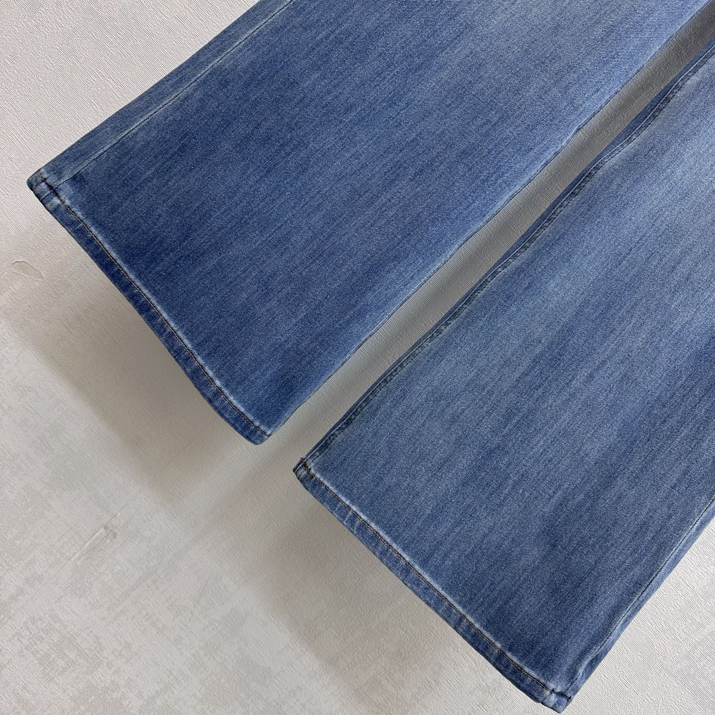26 New Style Flared-Hem Jeans