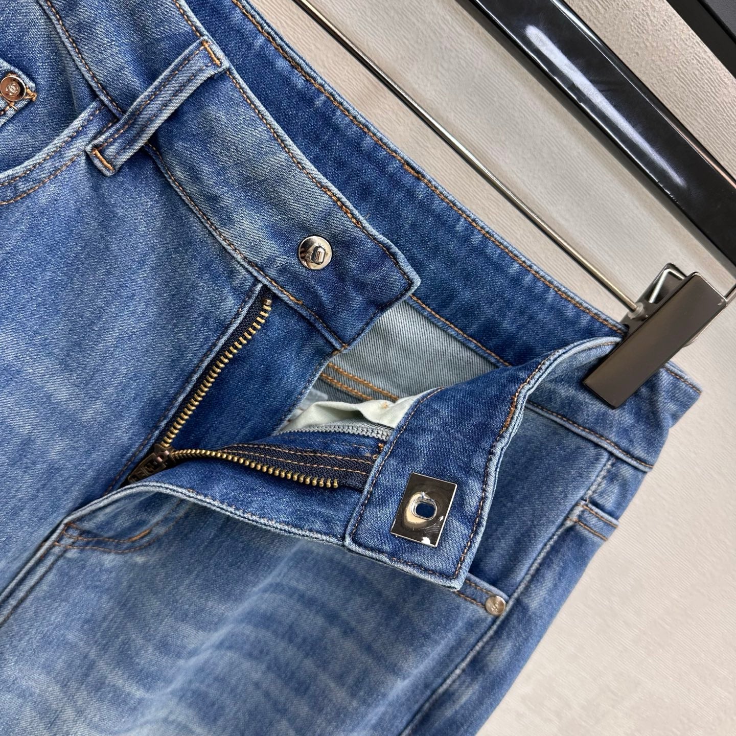 26 New Style Flared-Hem Jeans