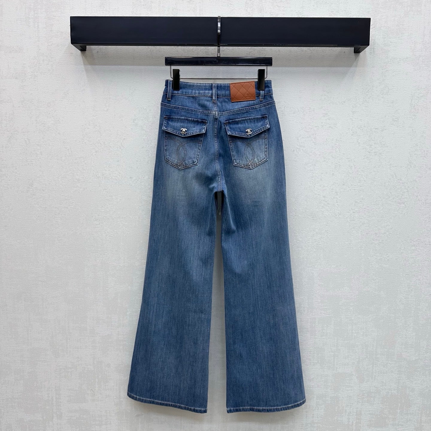 26 New Style Flared-Hem Jeans