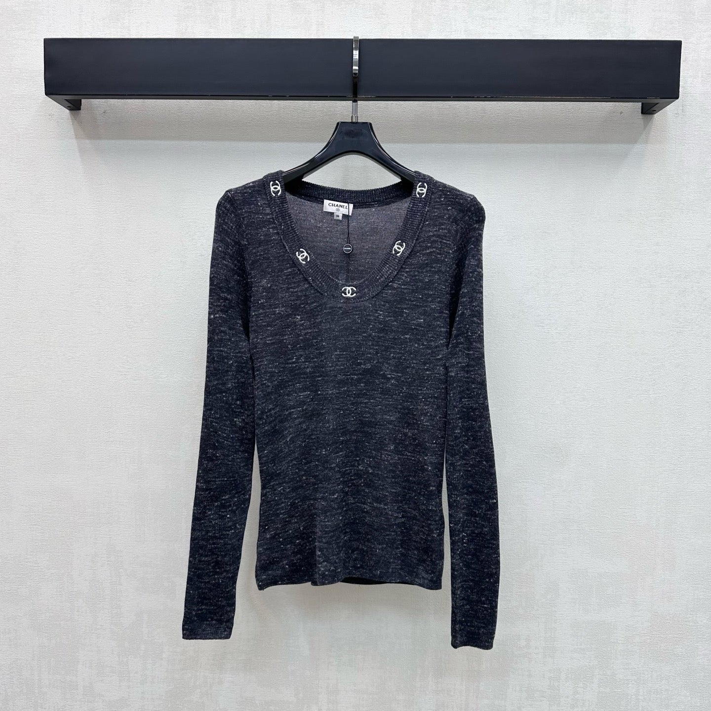 26 New Style Embroidered Long-Sleeve Knit Top