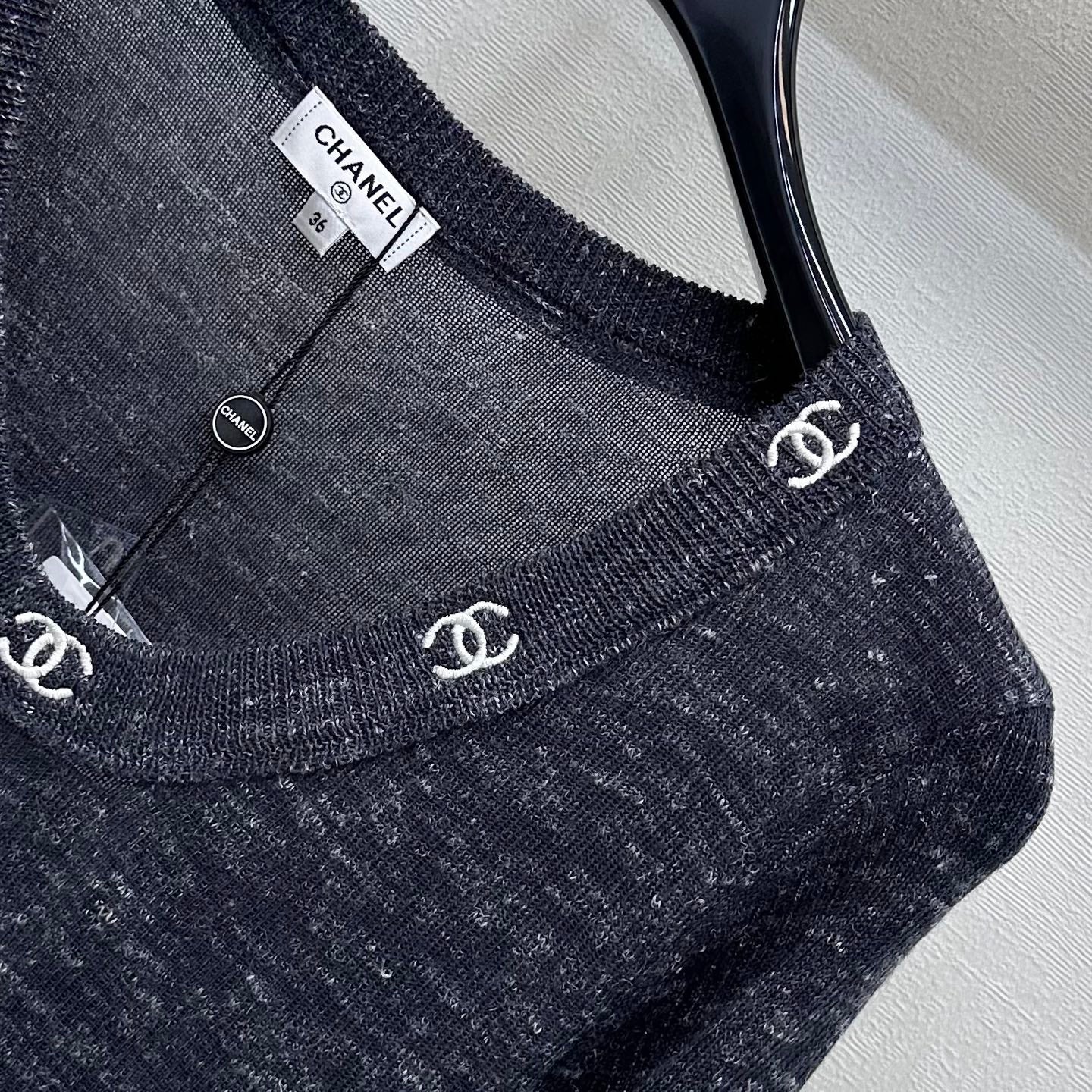26 New Style Embroidered Long-Sleeve Knit Top