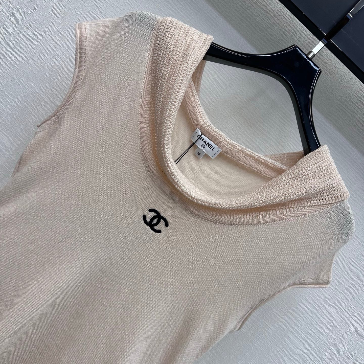 26 New Embroidered Knit Vest