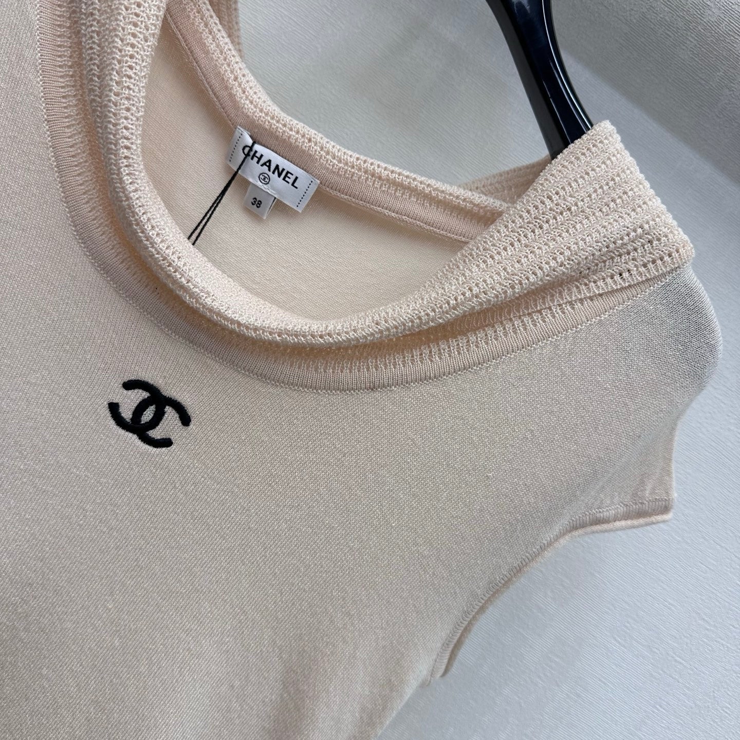 26 New Embroidered Knit Vest