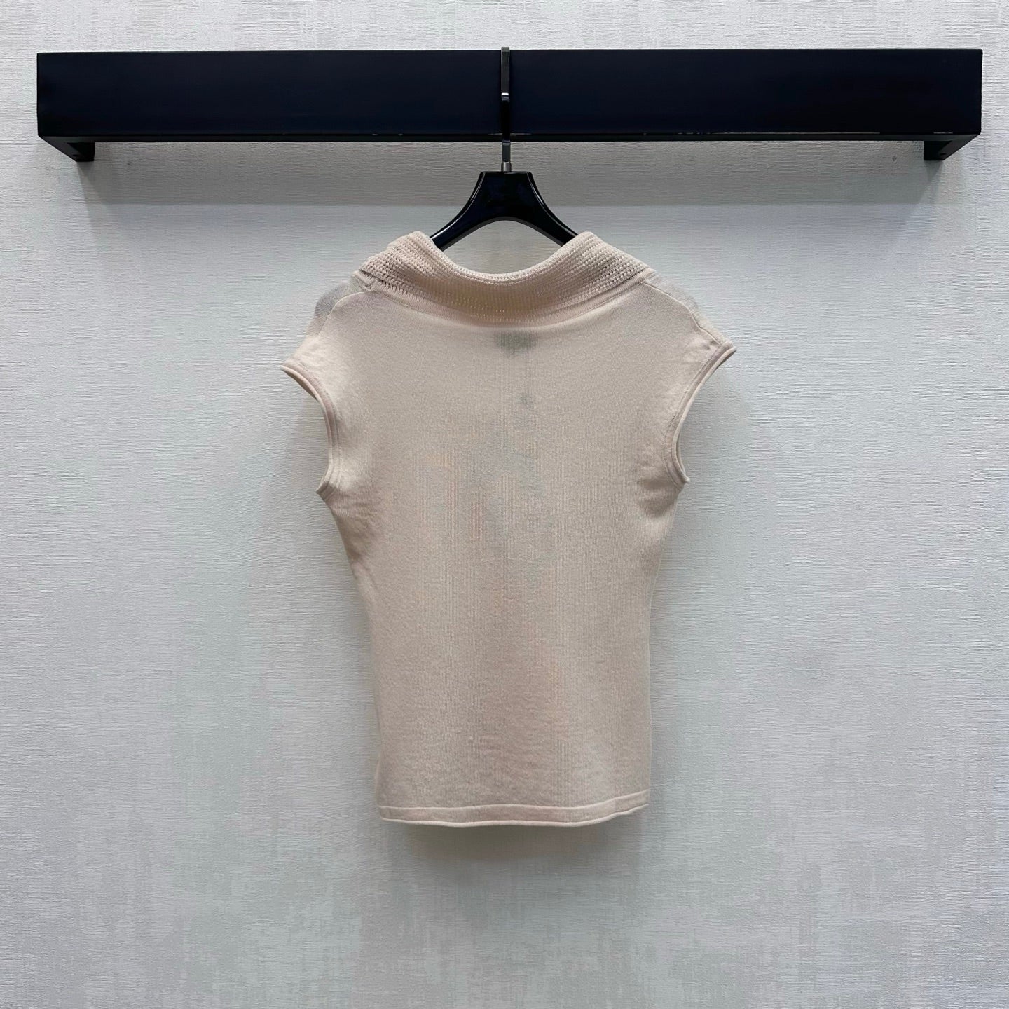 26 New Embroidered Knit Vest