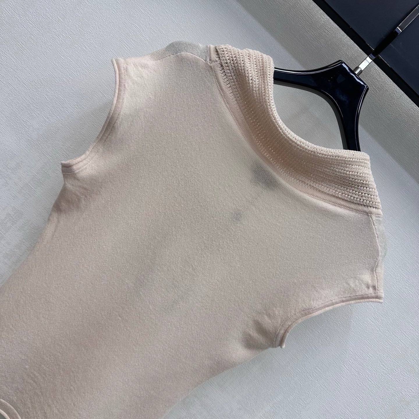 26 New Embroidered Knit Vest