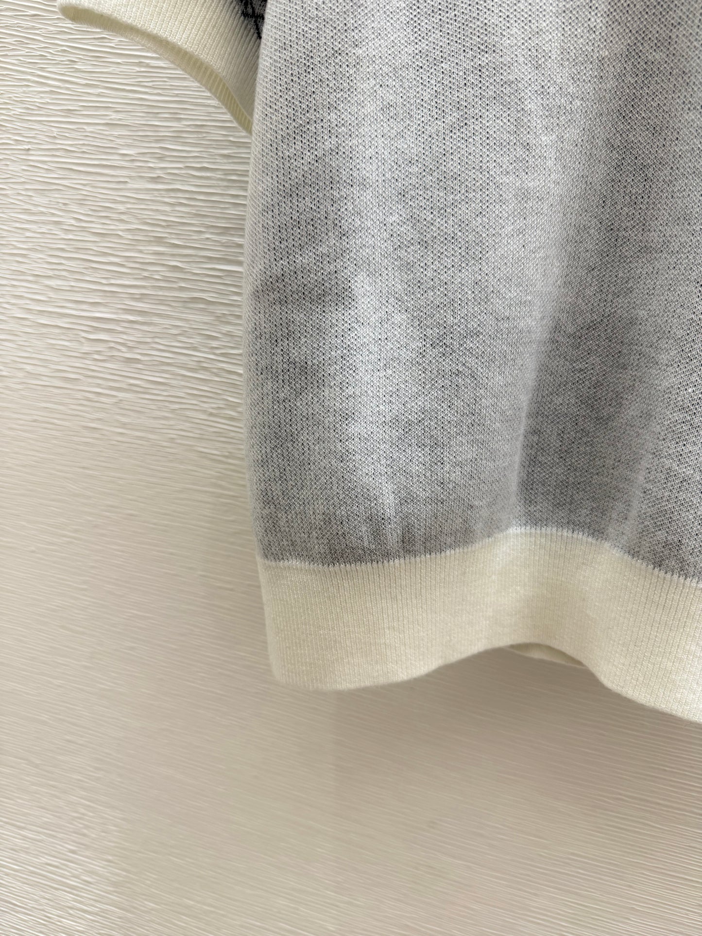26 New Color-Block Knit Short-Sleeve Top