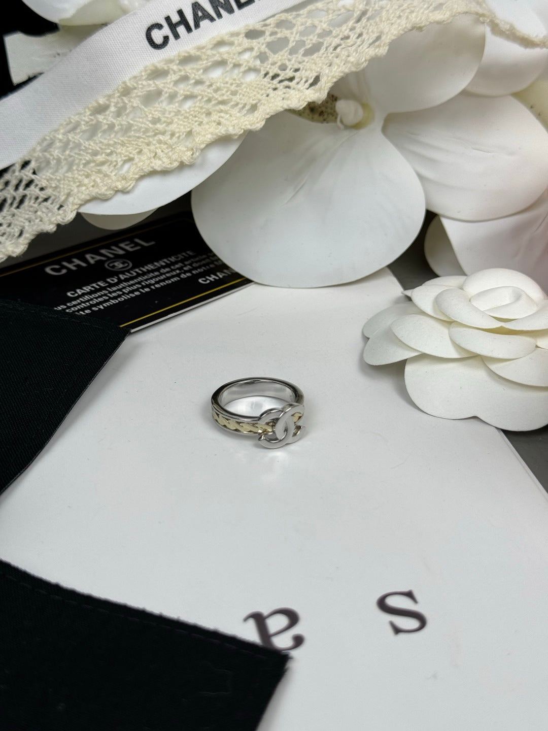 New color-block ring