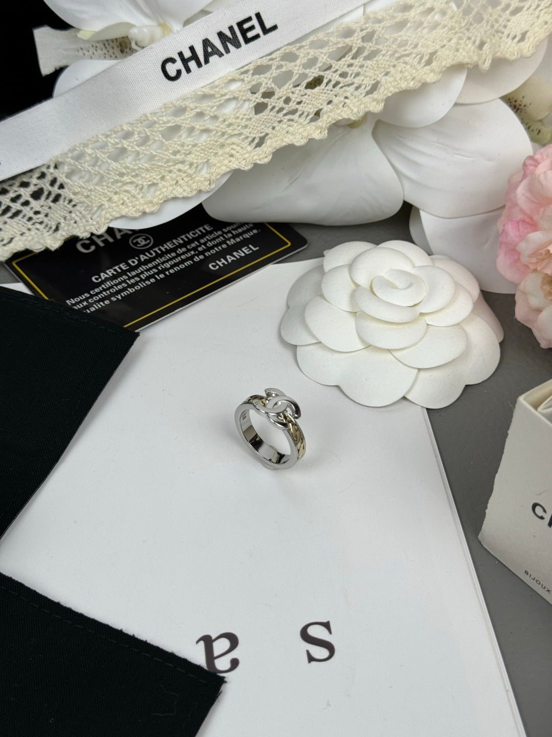 New color-block ring