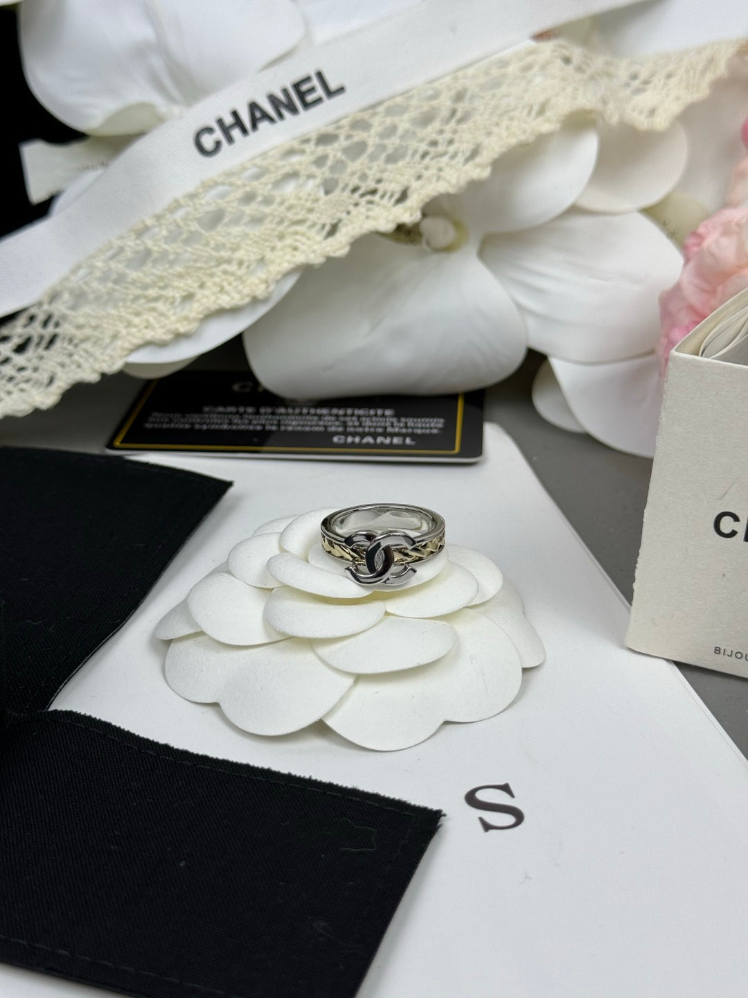 New color-block ring