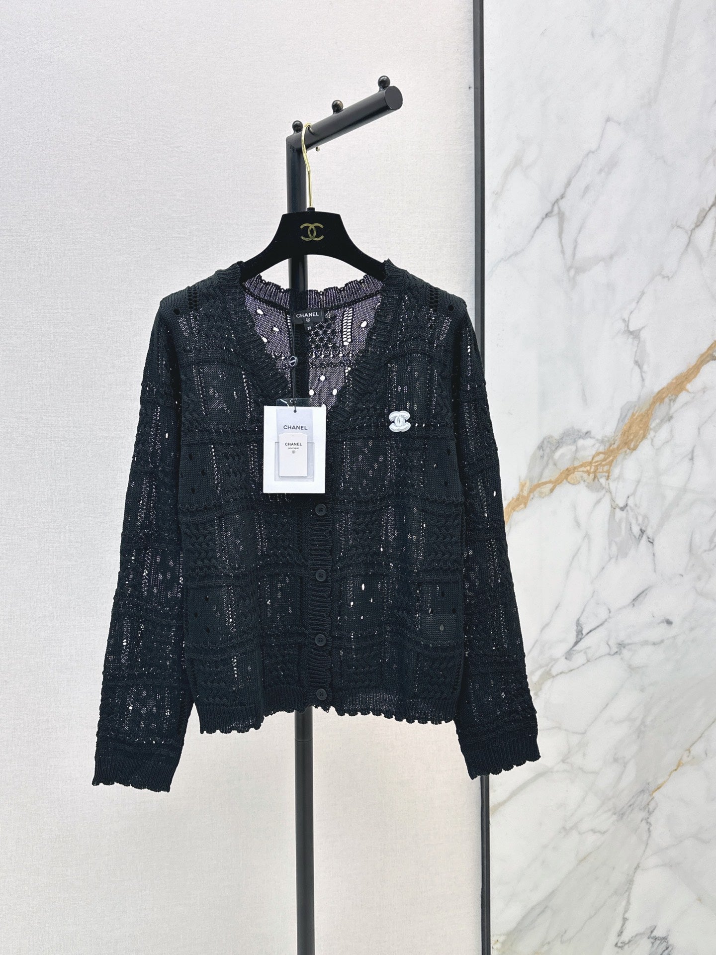 26 New V-neck knit top with textured jacquard pattern