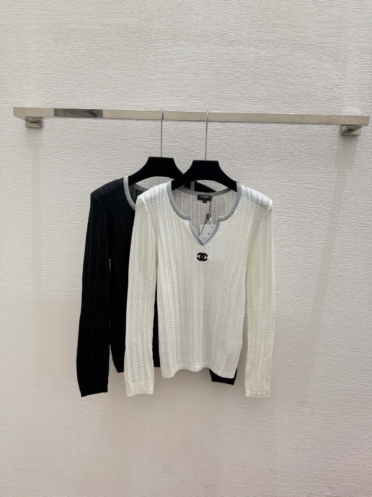 26 New Crew-Neck Long-Sleeve Knit Top
