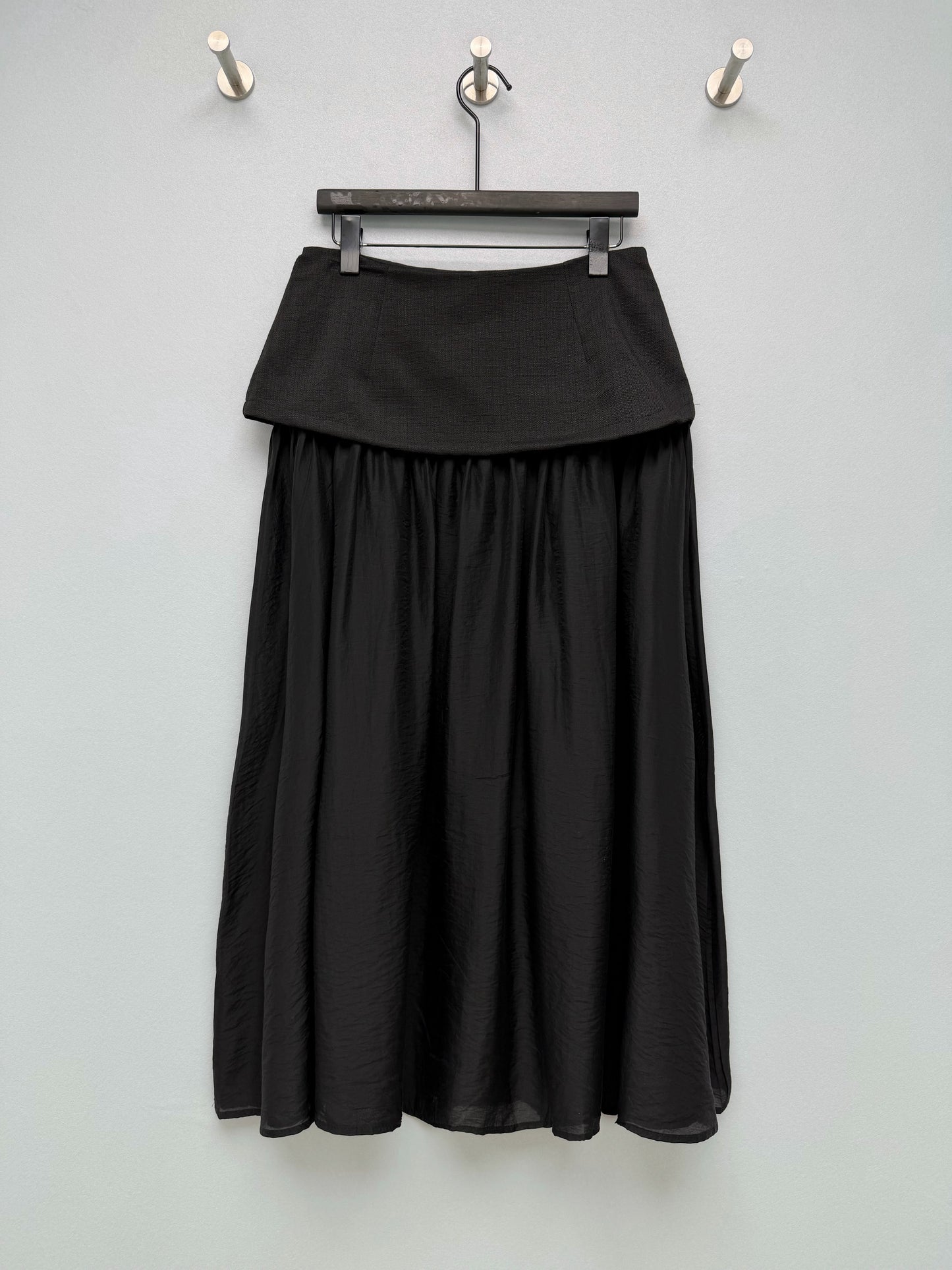 26 New Style Embroidered Sheer-Panel Skirt