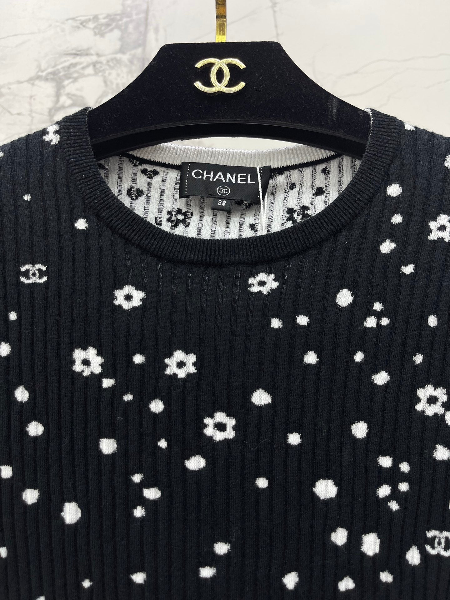 26 New Floral Jacquard Ribbed Knit Top