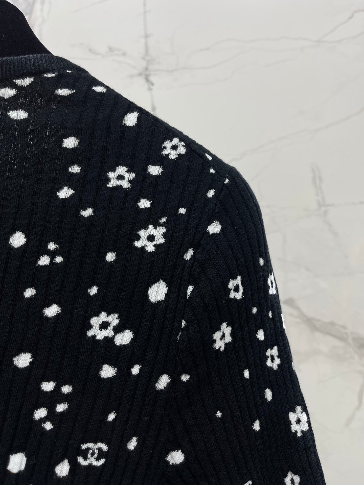 26 New Floral Jacquard Ribbed Knit Top