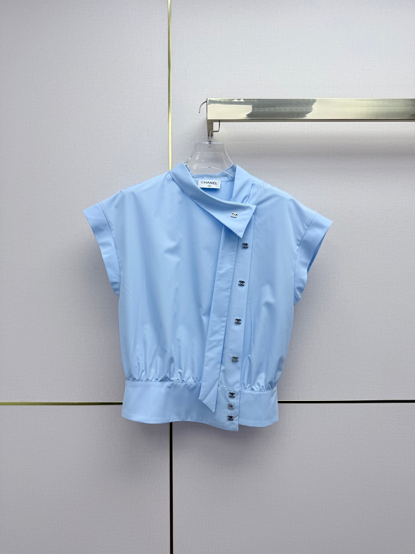 26 New Stand-Collar Top