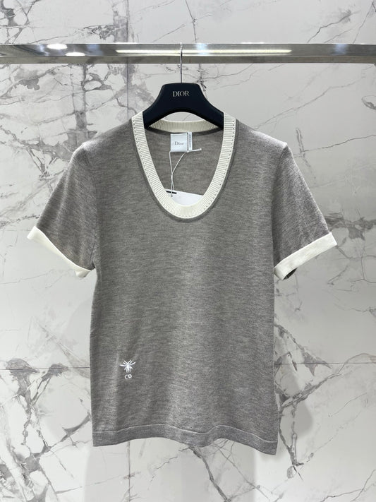 26 New Color-Block Embroidered Short-Sleeve Knit Top