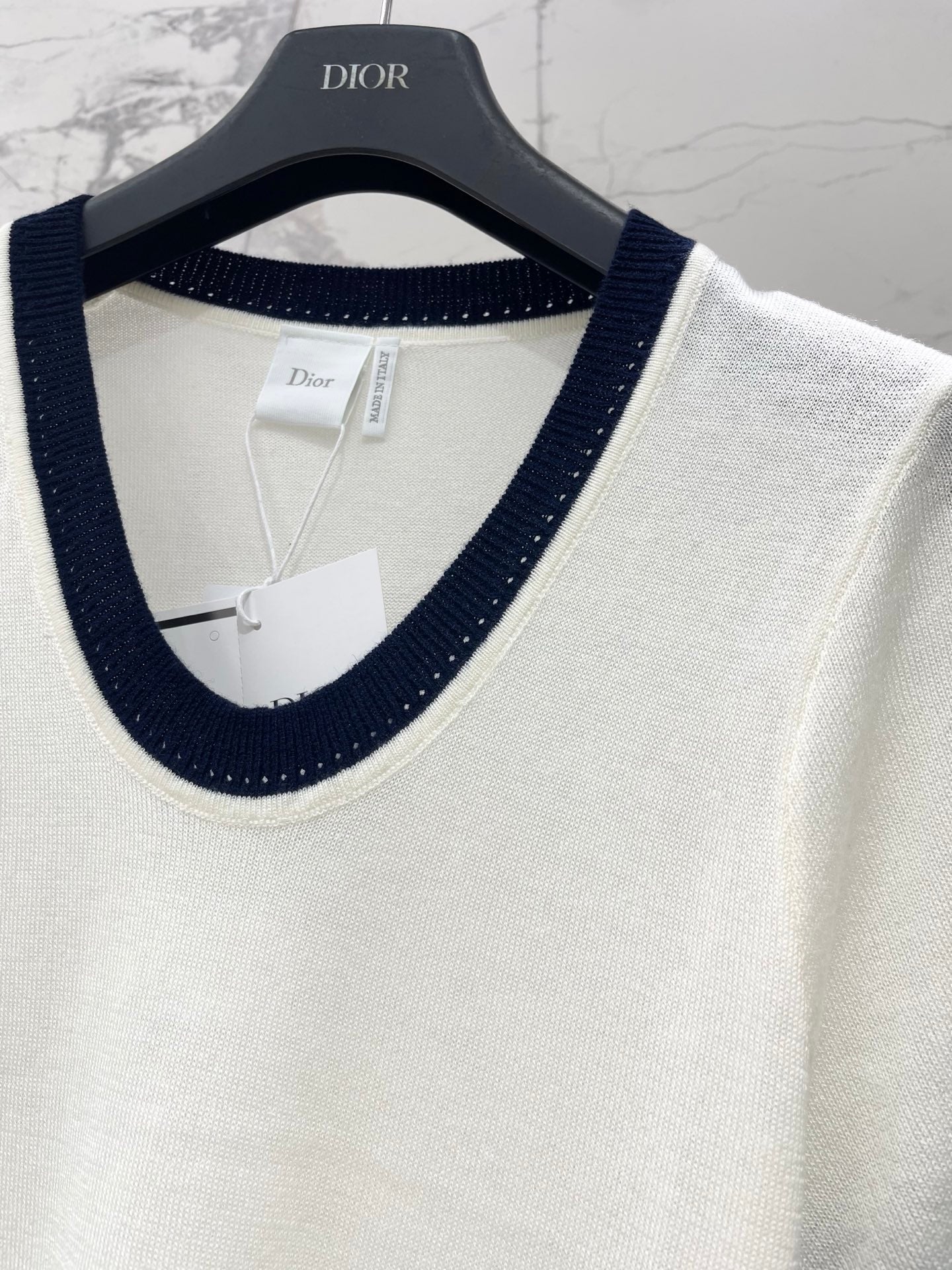 26 New Color-Block Embroidered Short-Sleeve Knit Top
