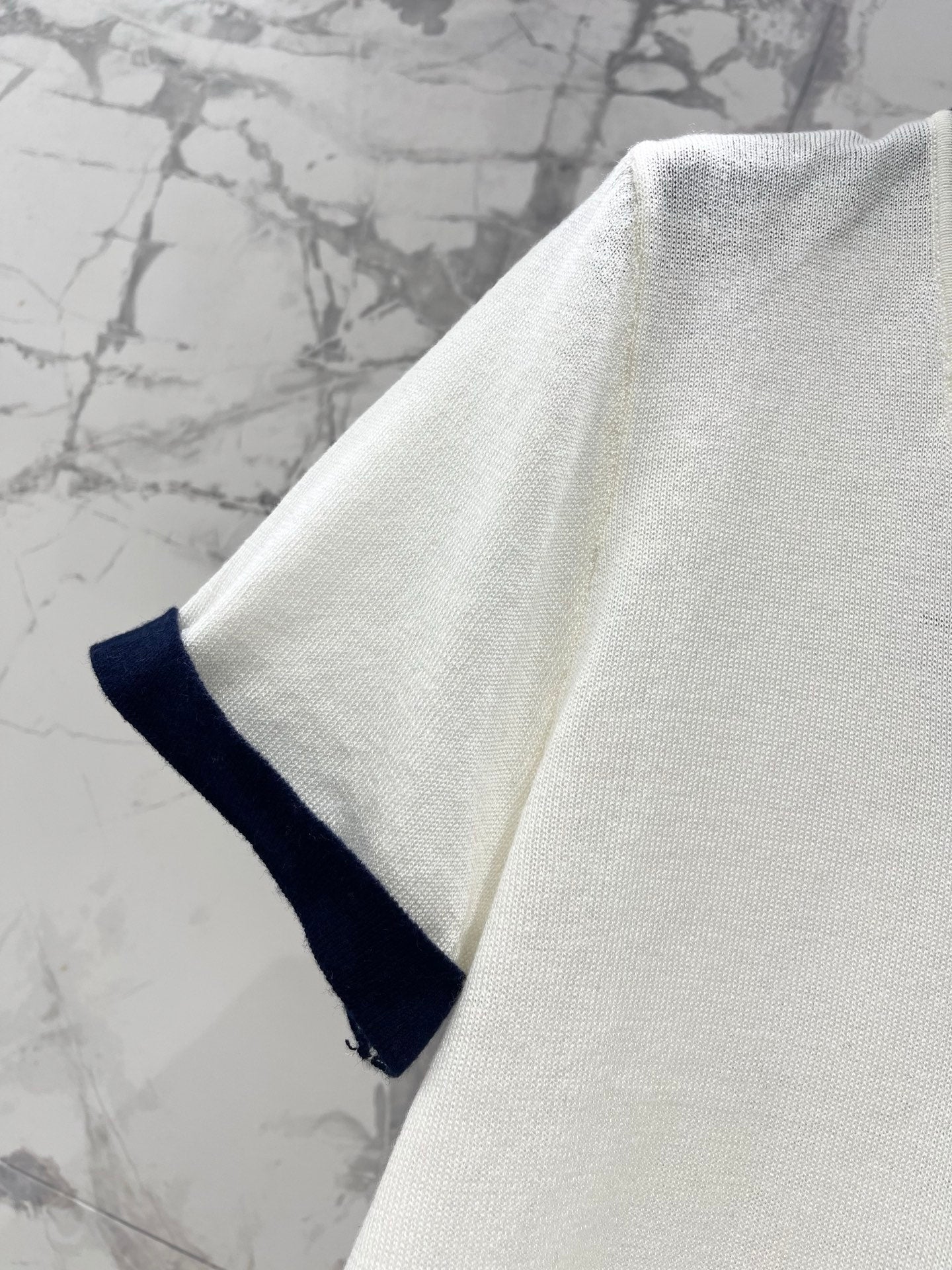 26 New Color-Block Embroidered Short-Sleeve Knit Top