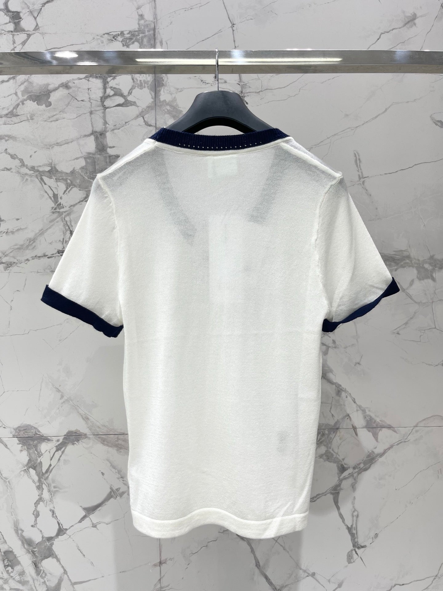26 New Color-Block Embroidered Short-Sleeve Knit Top