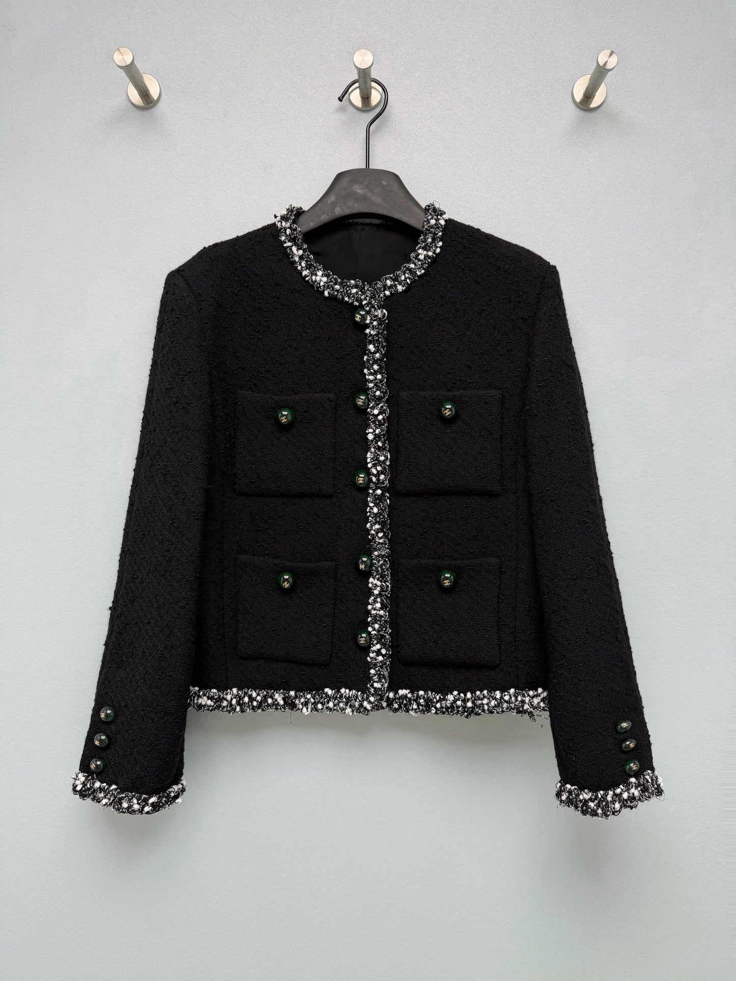 26 New black-based silver-thread knit jacket