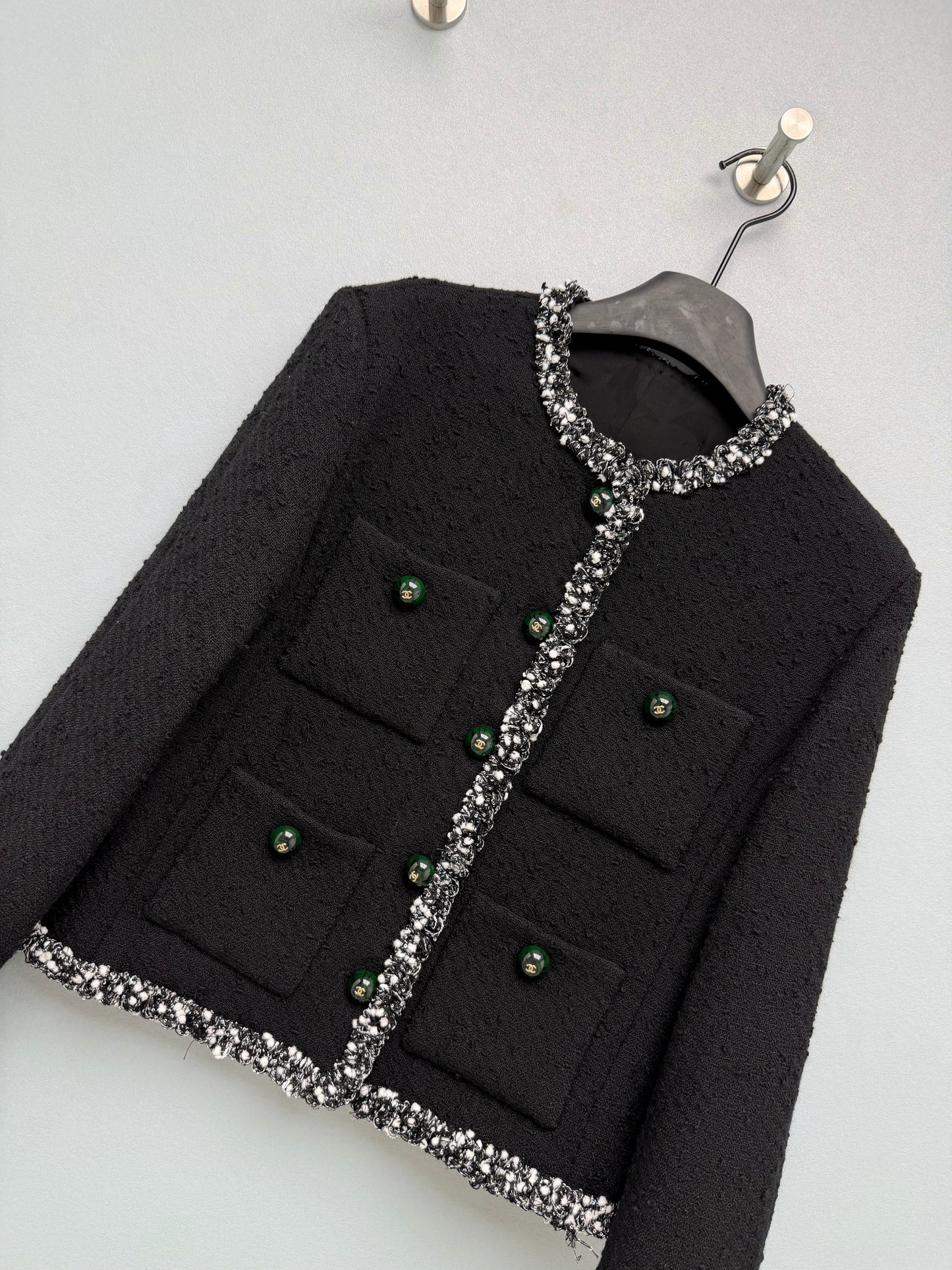 26 New black-based silver-thread knit jacket