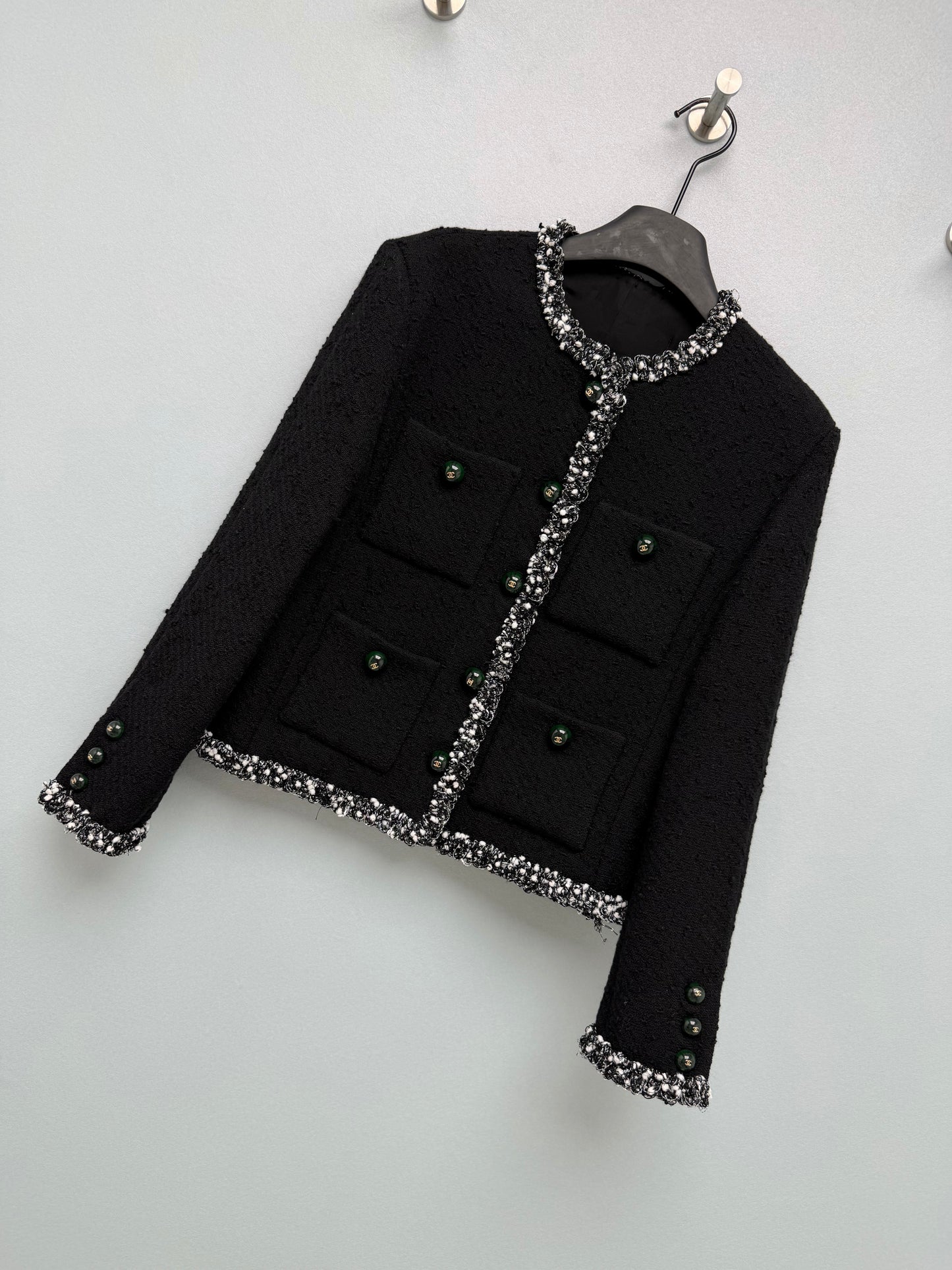 26 New black-based silver-thread knit jacket