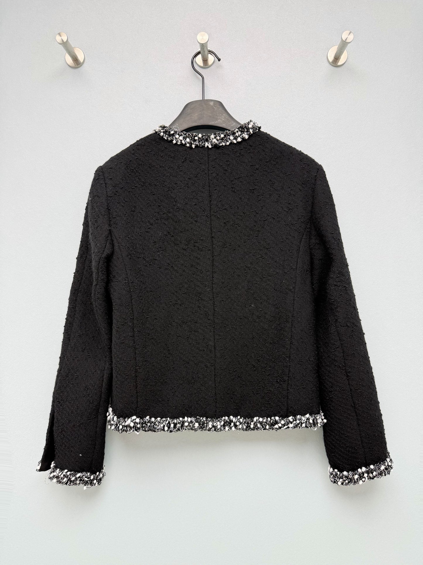26 New black-based silver-thread knit jacket