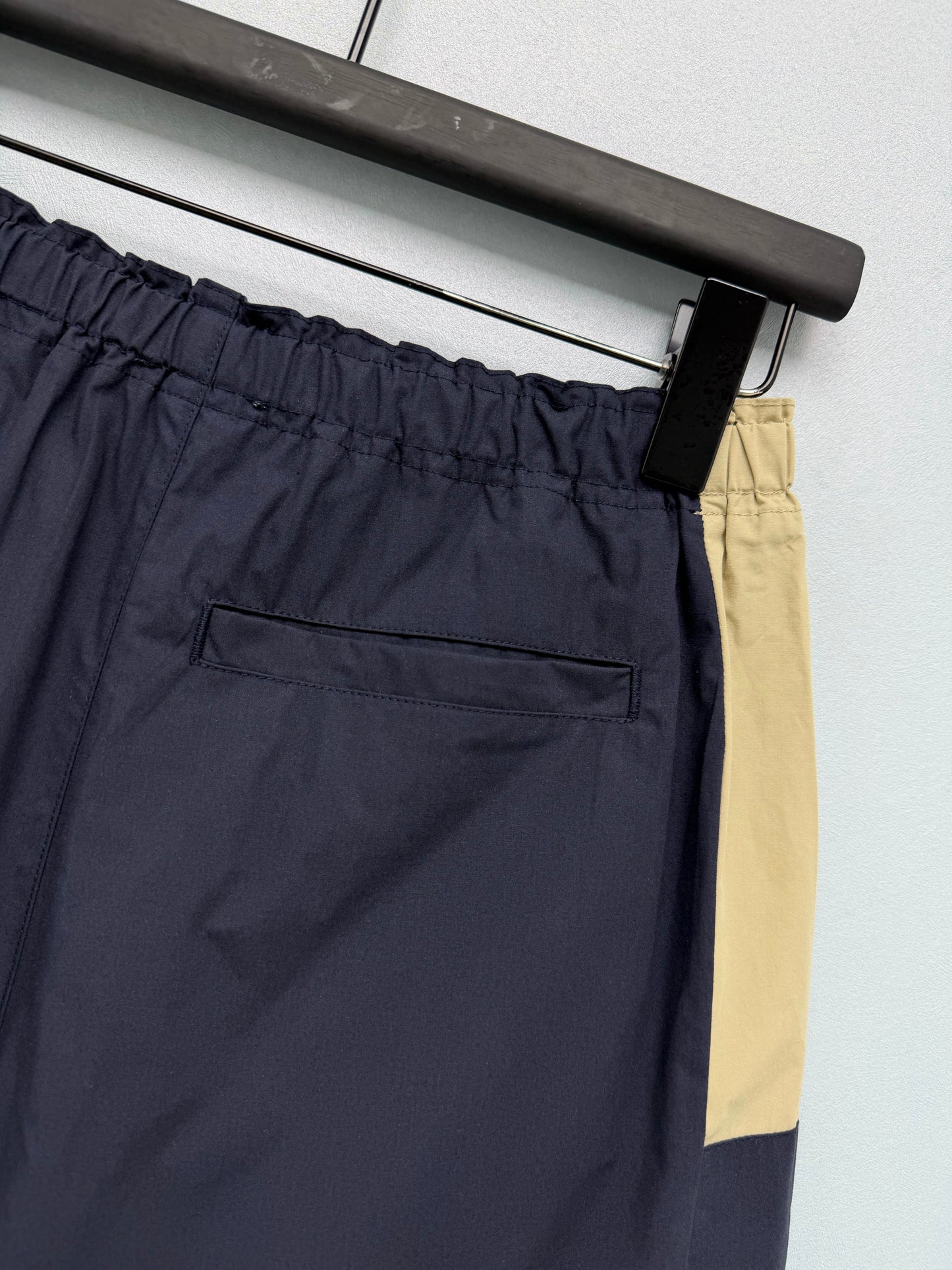 26 New Navy Color-Block Elastic-Waist Casual Shorts