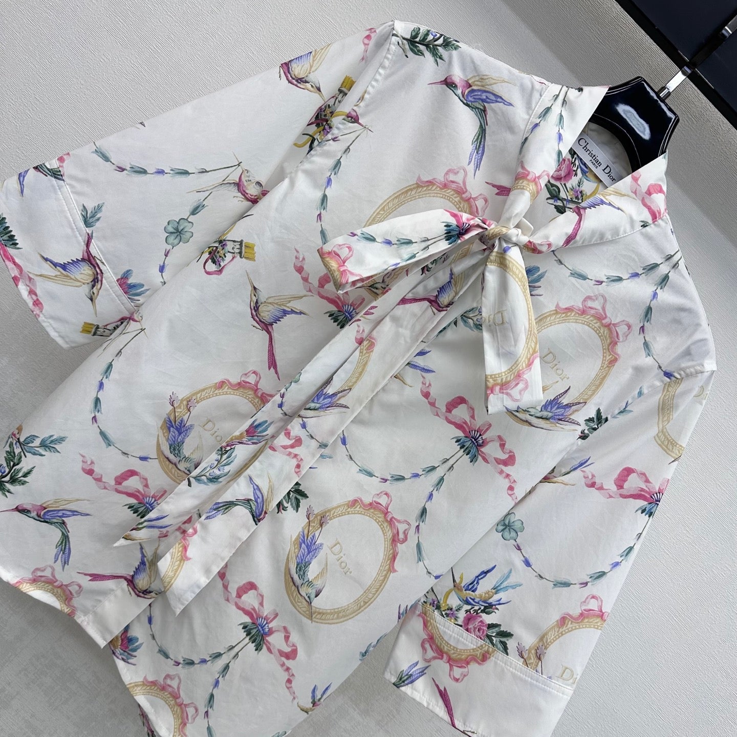 26 New Wreath-Print Shirt with Ribbon Ties