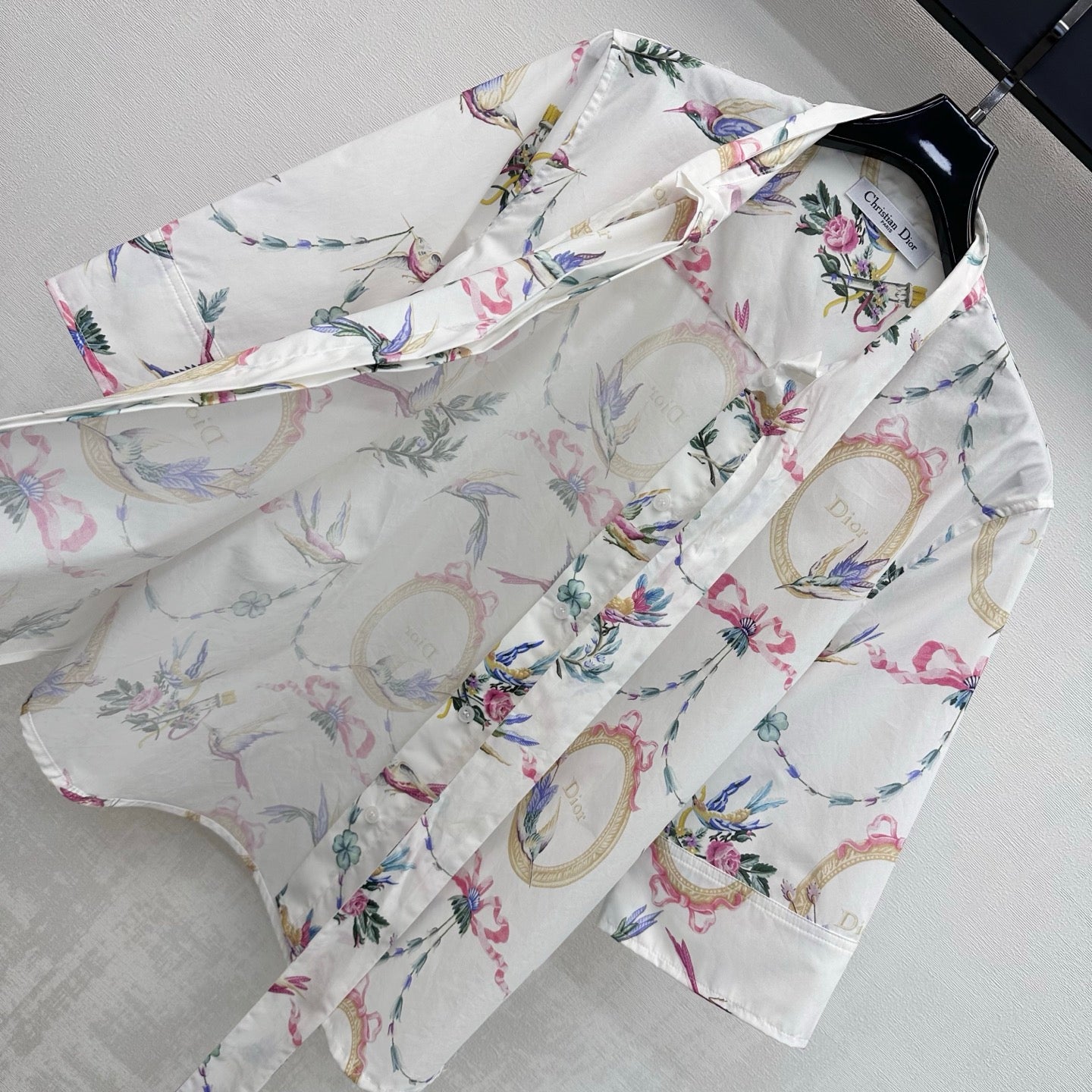 26 New Wreath-Print Shirt with Ribbon Ties