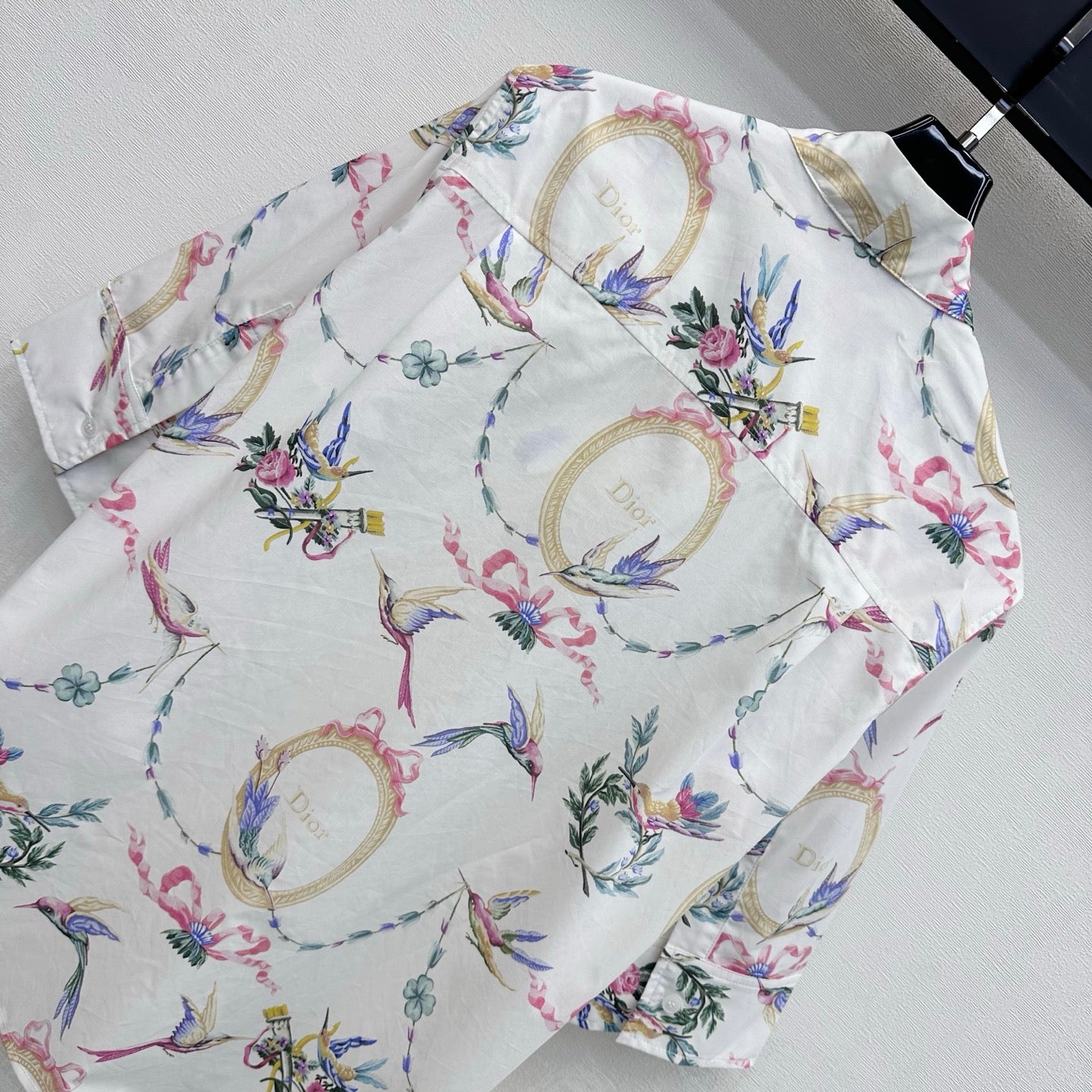 26 New Wreath-Print Shirt with Ribbon Ties