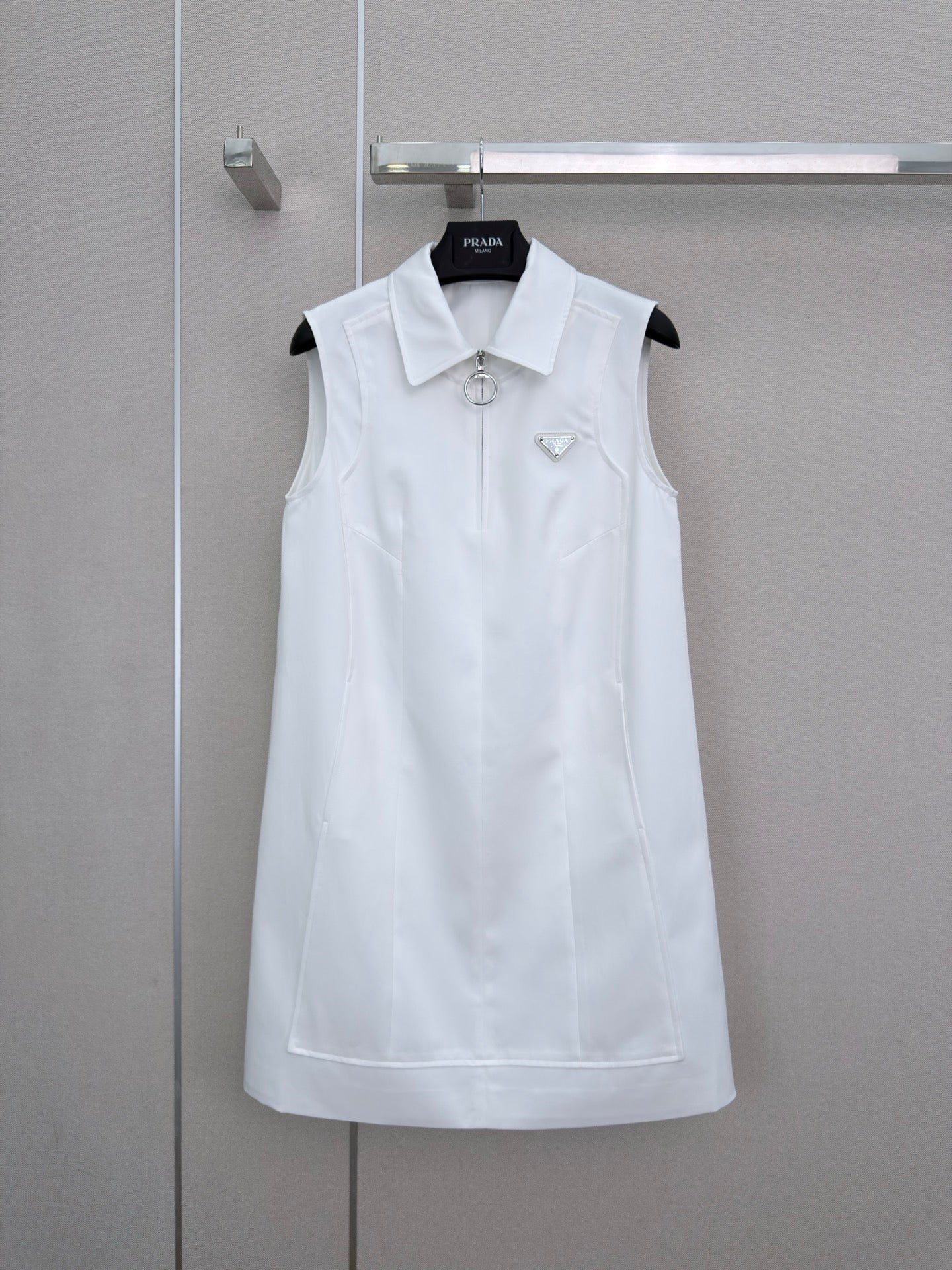 26 New Sleeveless Collared Dress