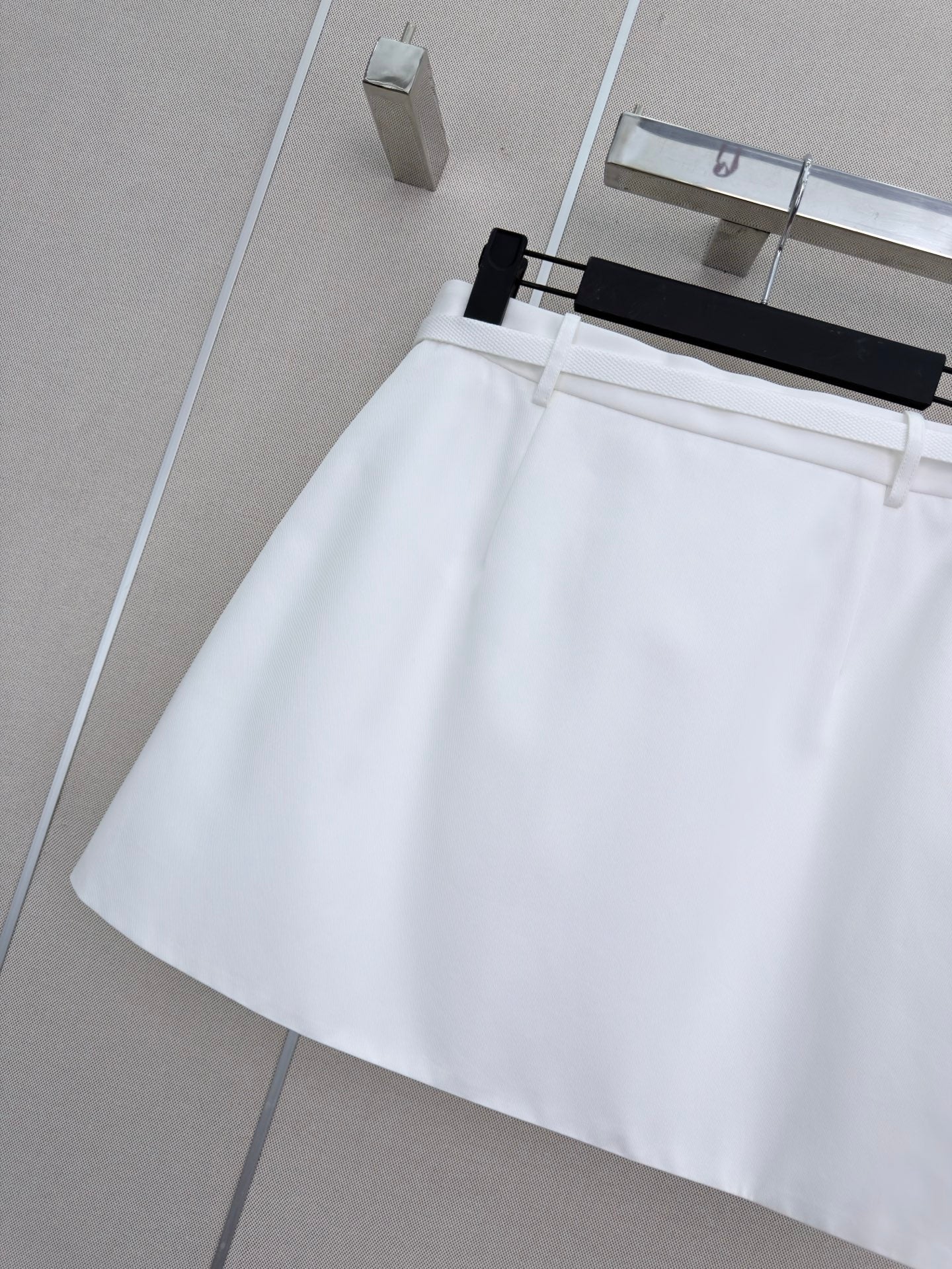 26 New-style skirt paired with a belt