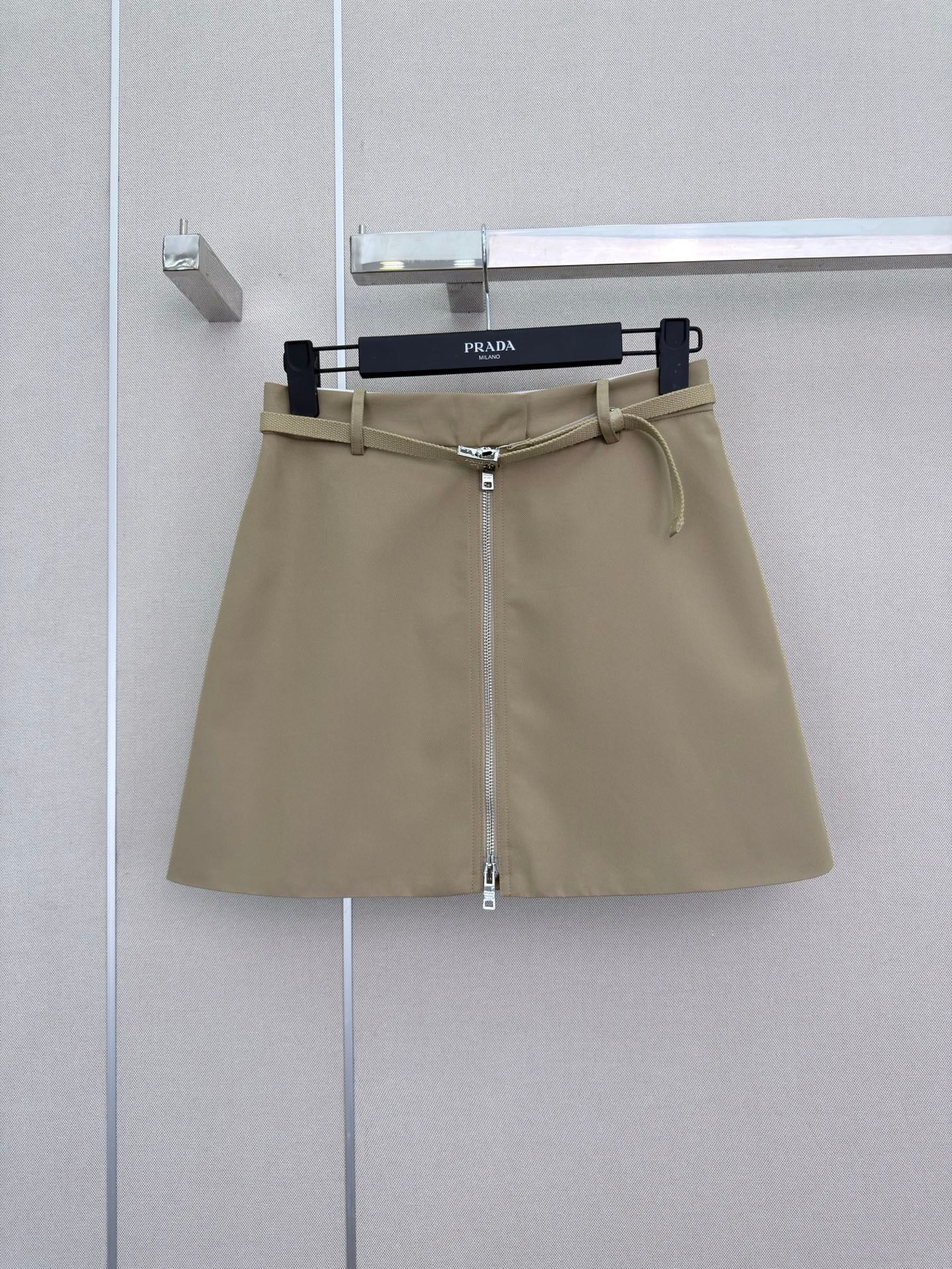 26 New-style skirt paired with a belt