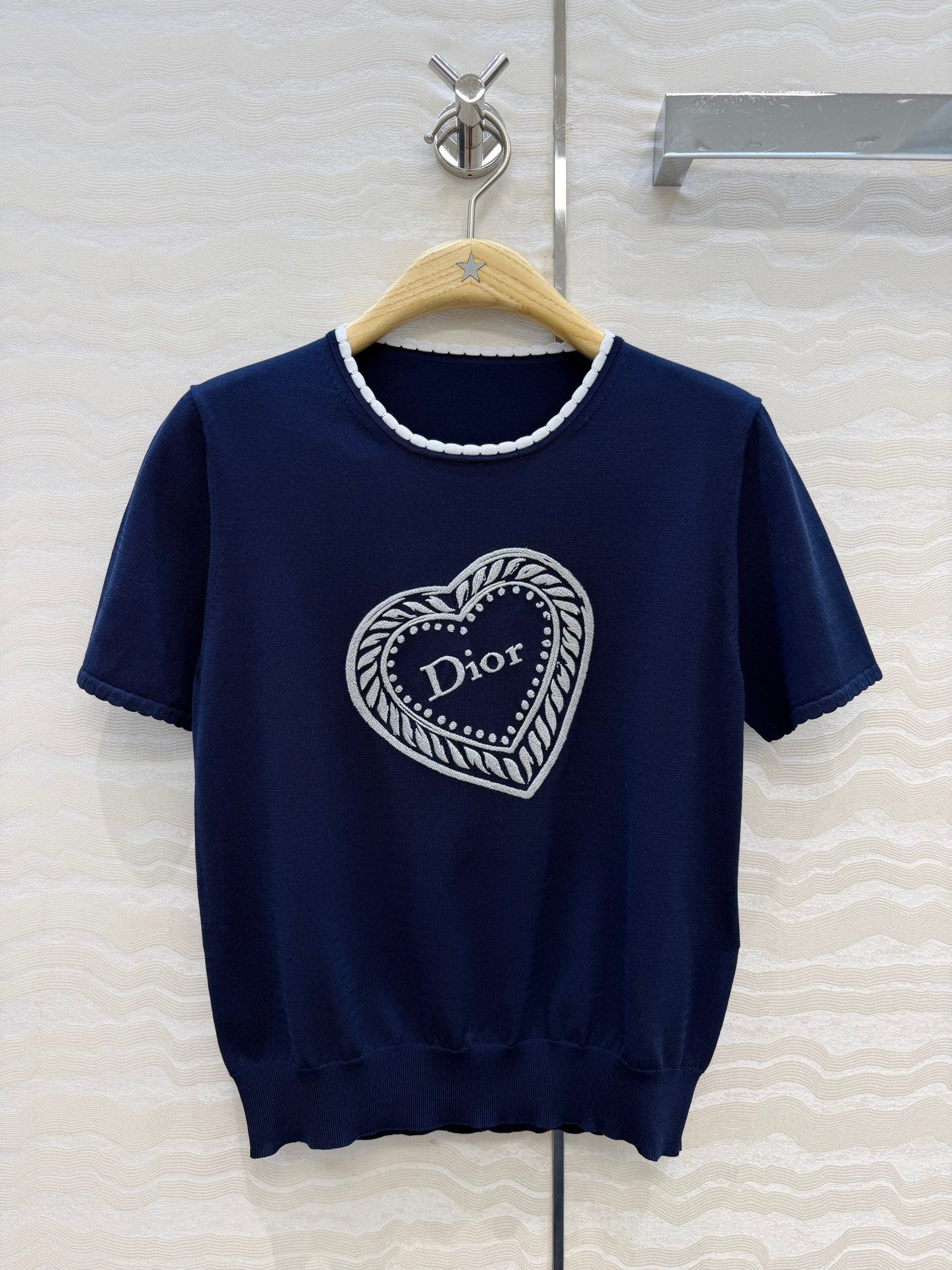 26 New Short-Sleeved Knit Top with Heart Embroidery