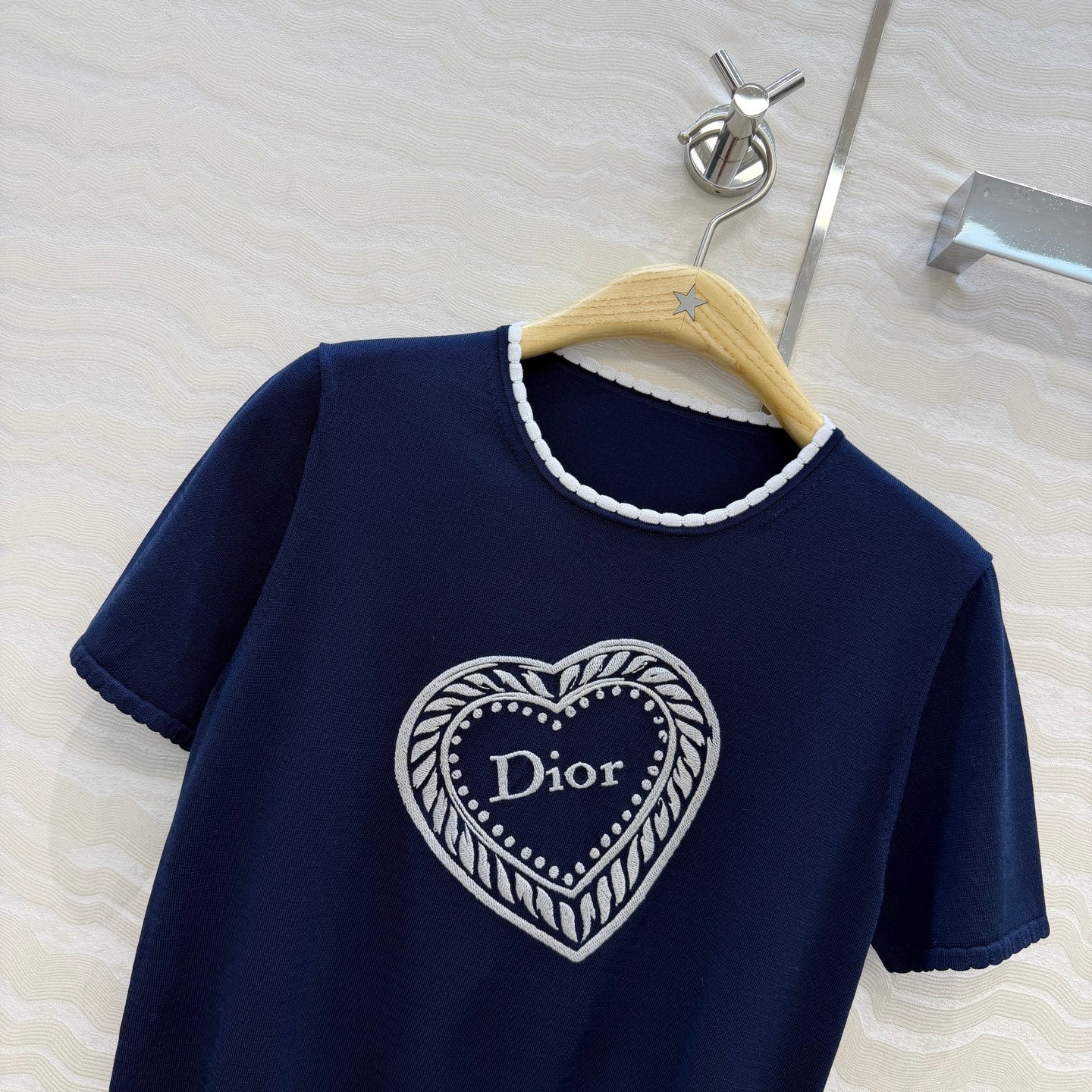 26 New Short-Sleeved Knit Top with Heart Embroidery