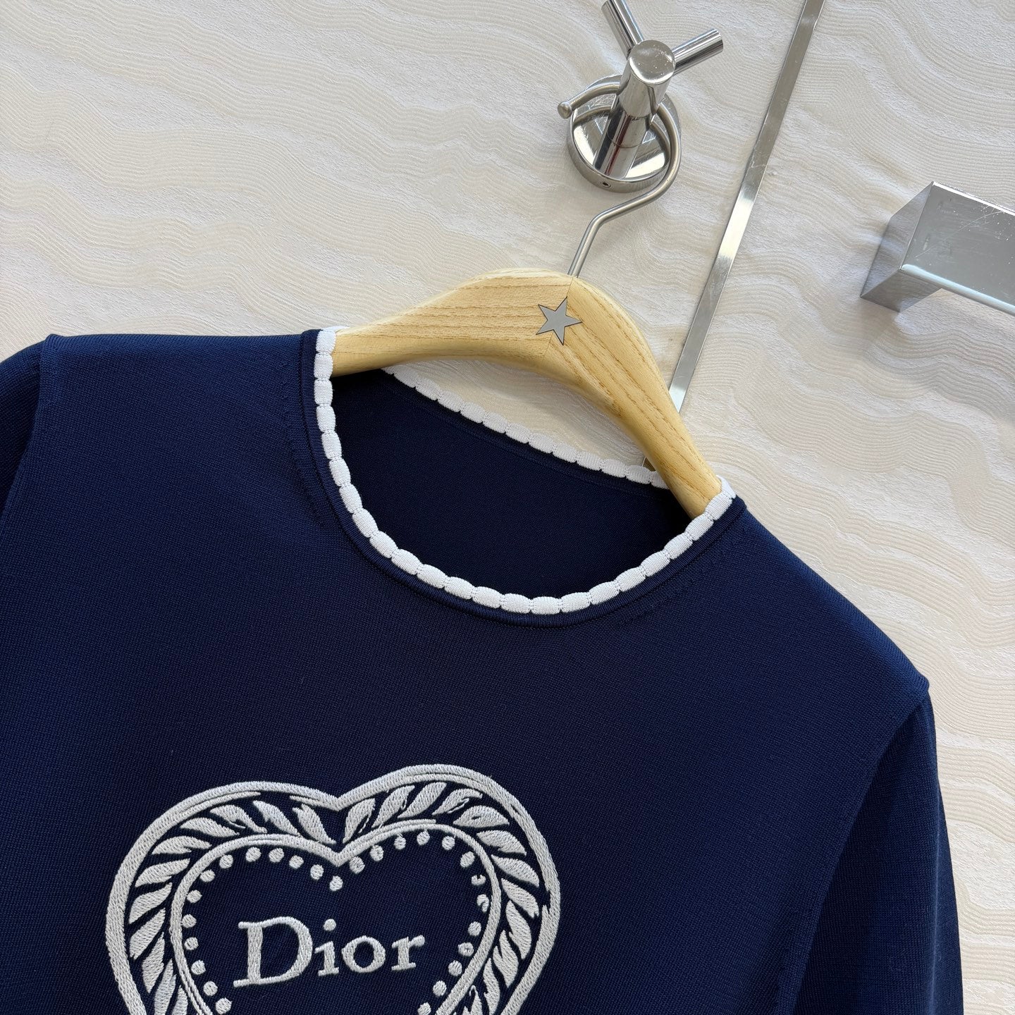 26 New Short-Sleeved Knit Top with Heart Embroidery