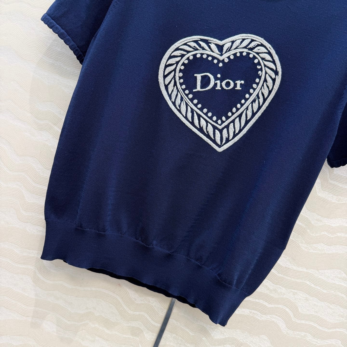 26 New Short-Sleeved Knit Top with Heart Embroidery