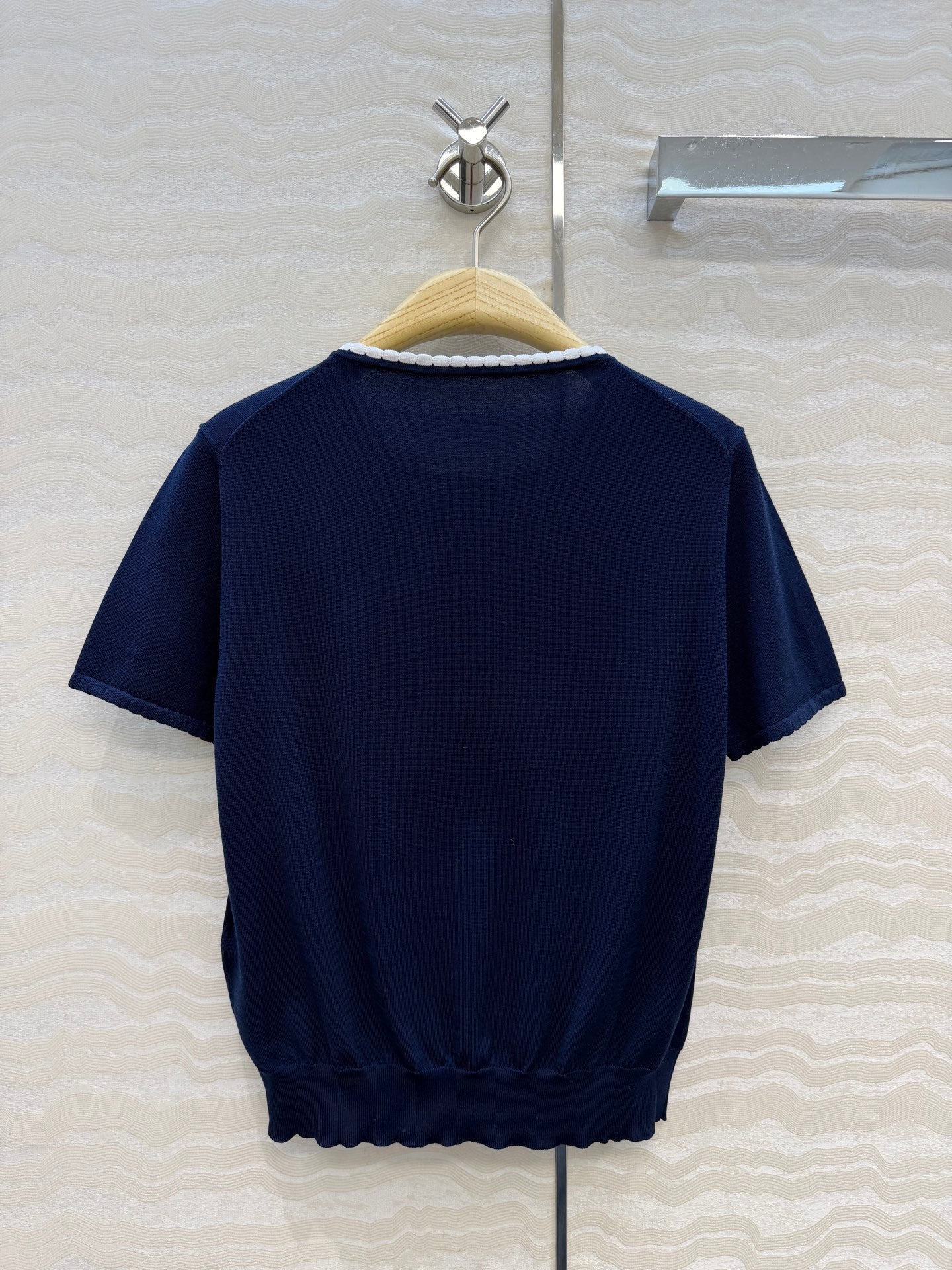 26 New Short-Sleeved Knit Top with Heart Embroidery