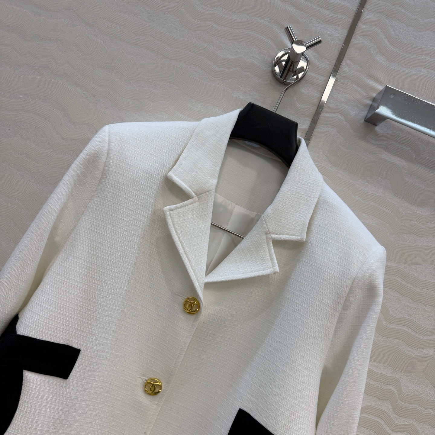 26 New Vintage-Style Cropped Blazer