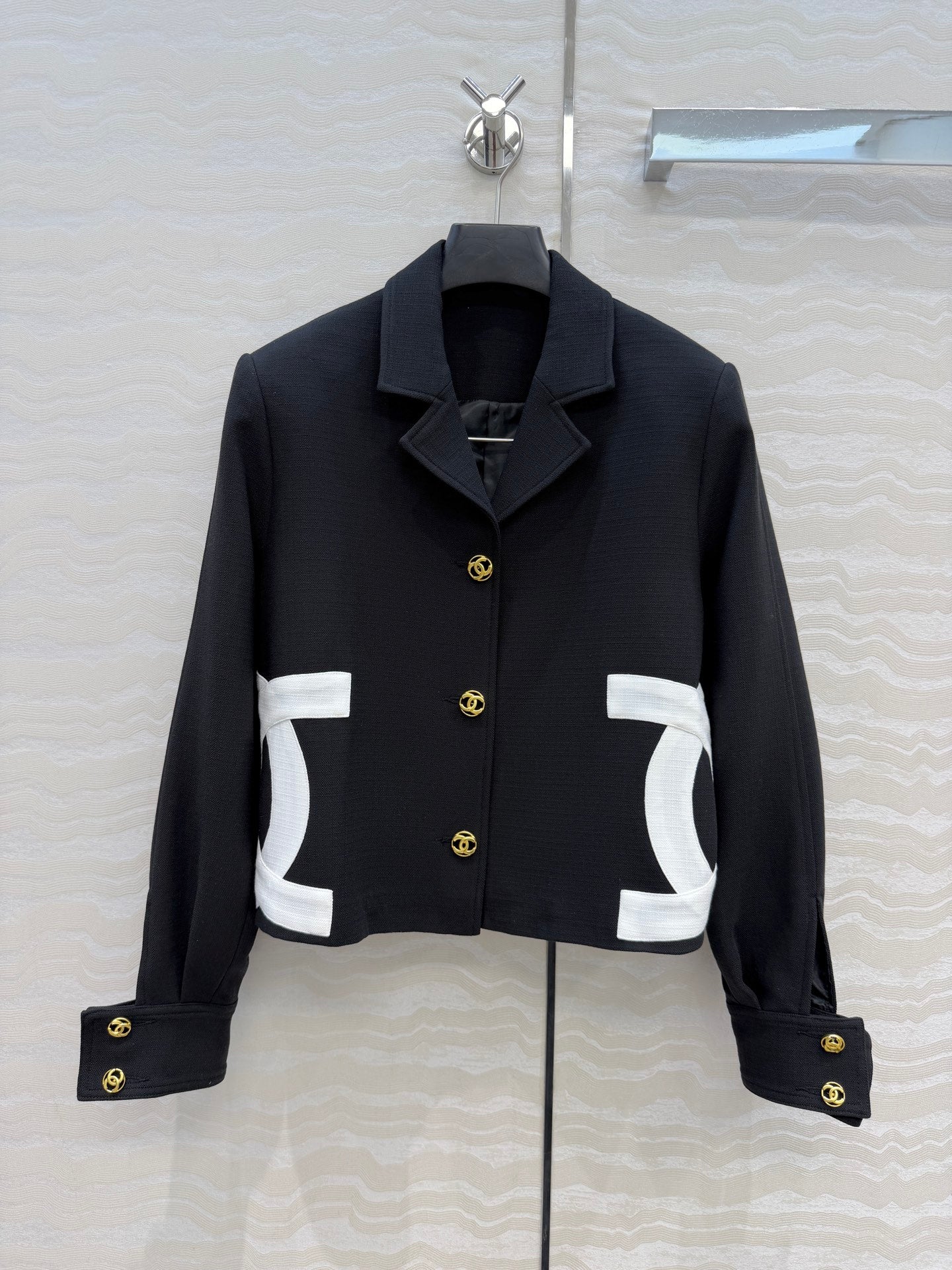 26 New Vintage-Style Cropped Blazer