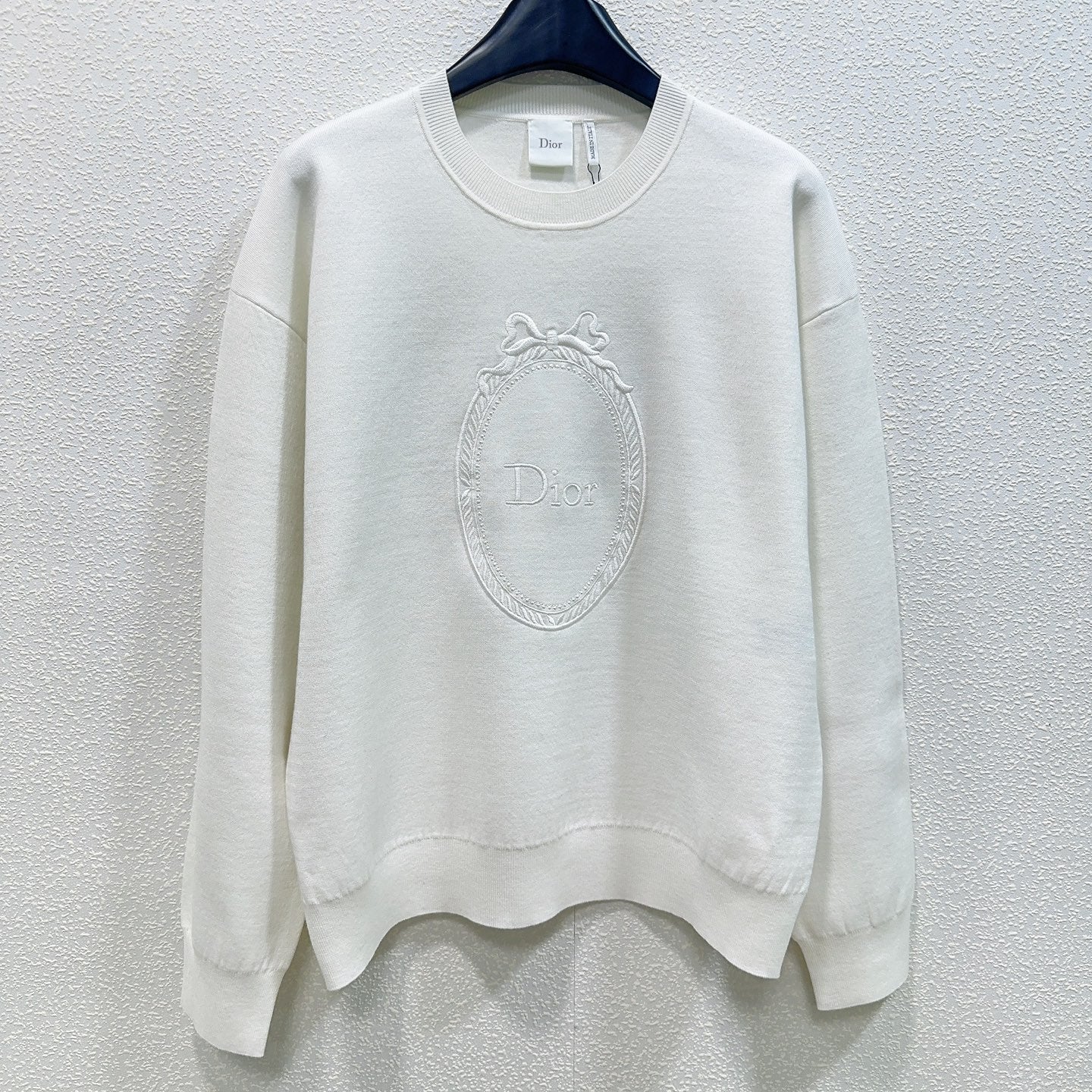 26 New Embroidered Knitwear