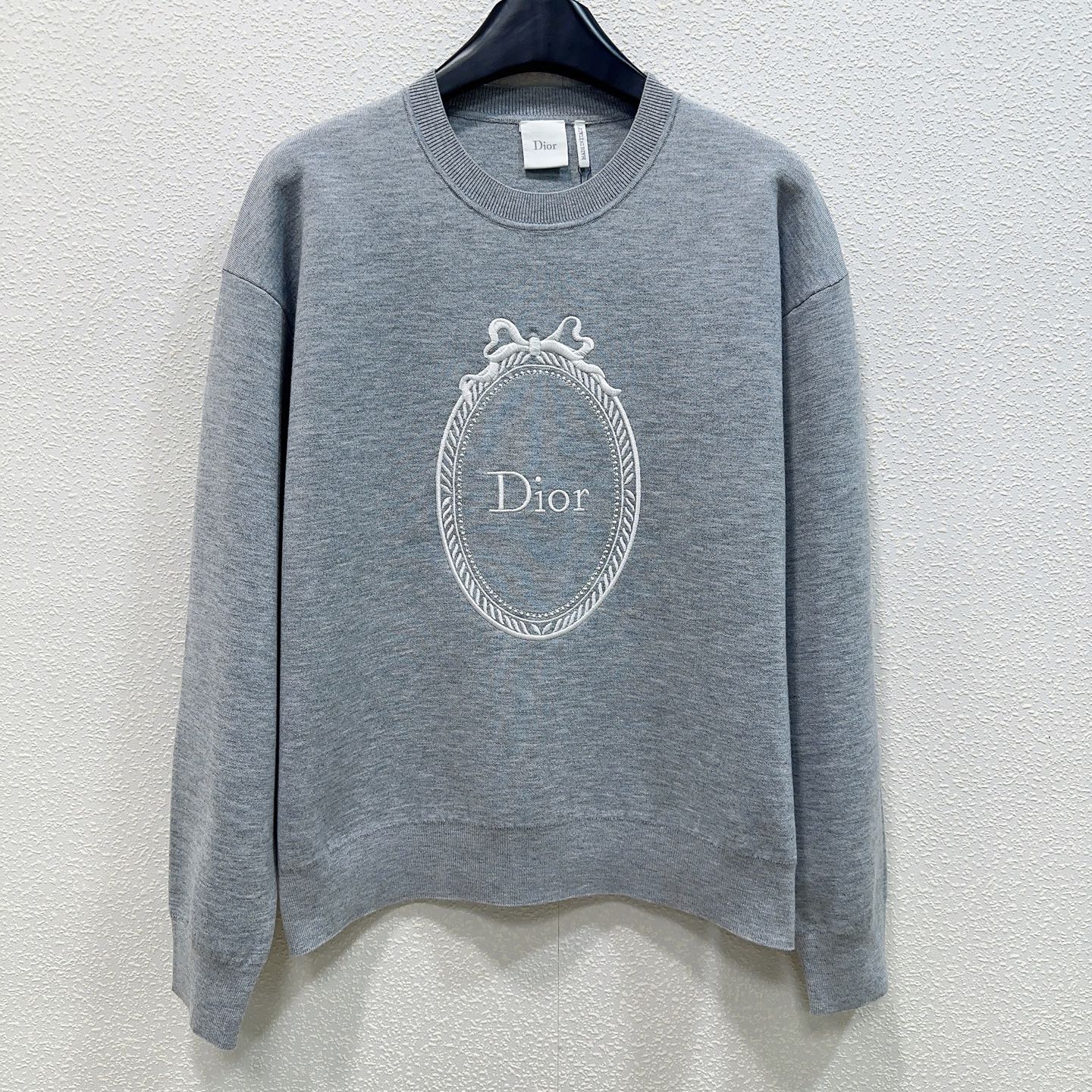 26 New Embroidered Knitwear