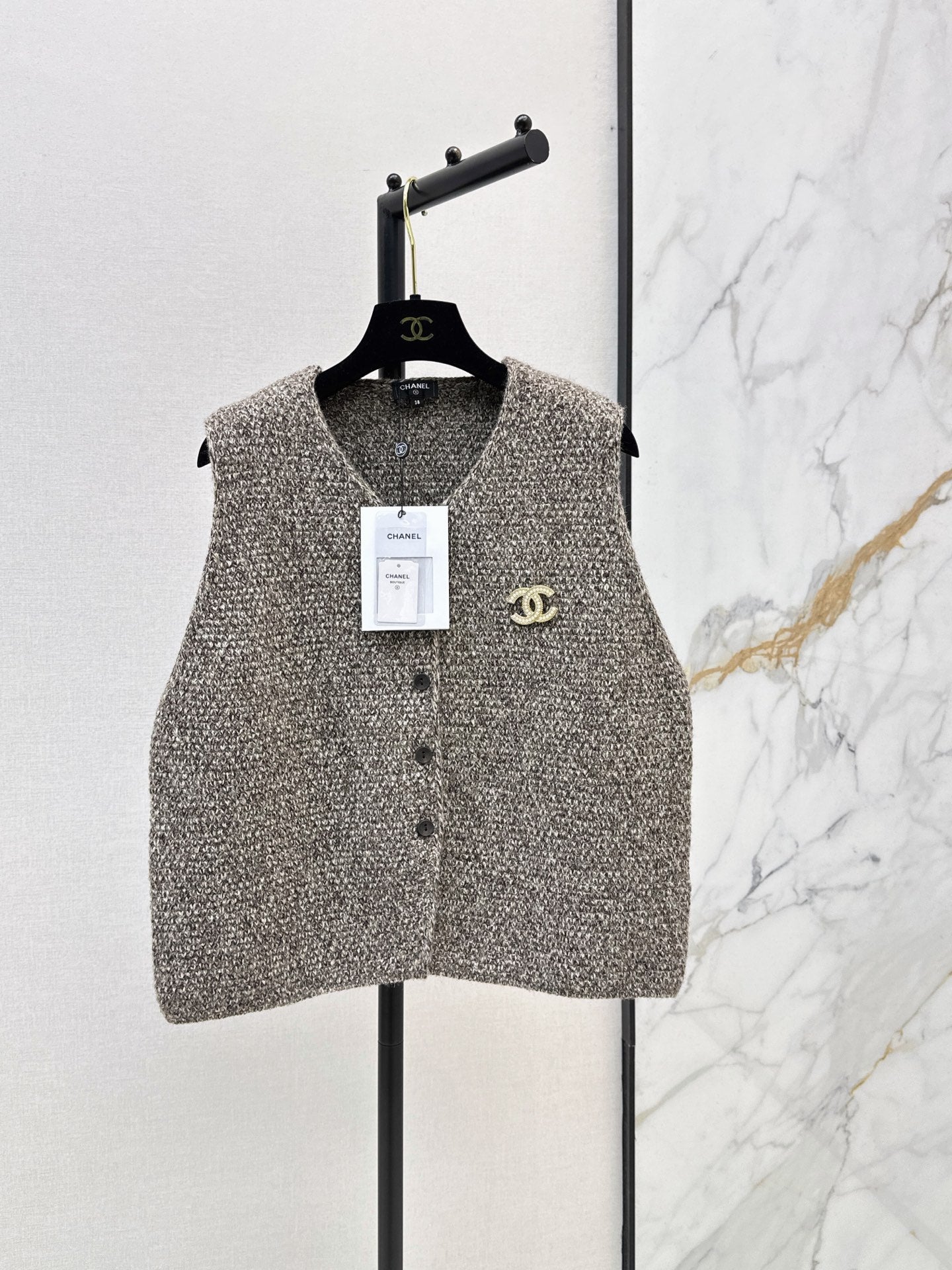 26 New V-neck sleeveless knit vest