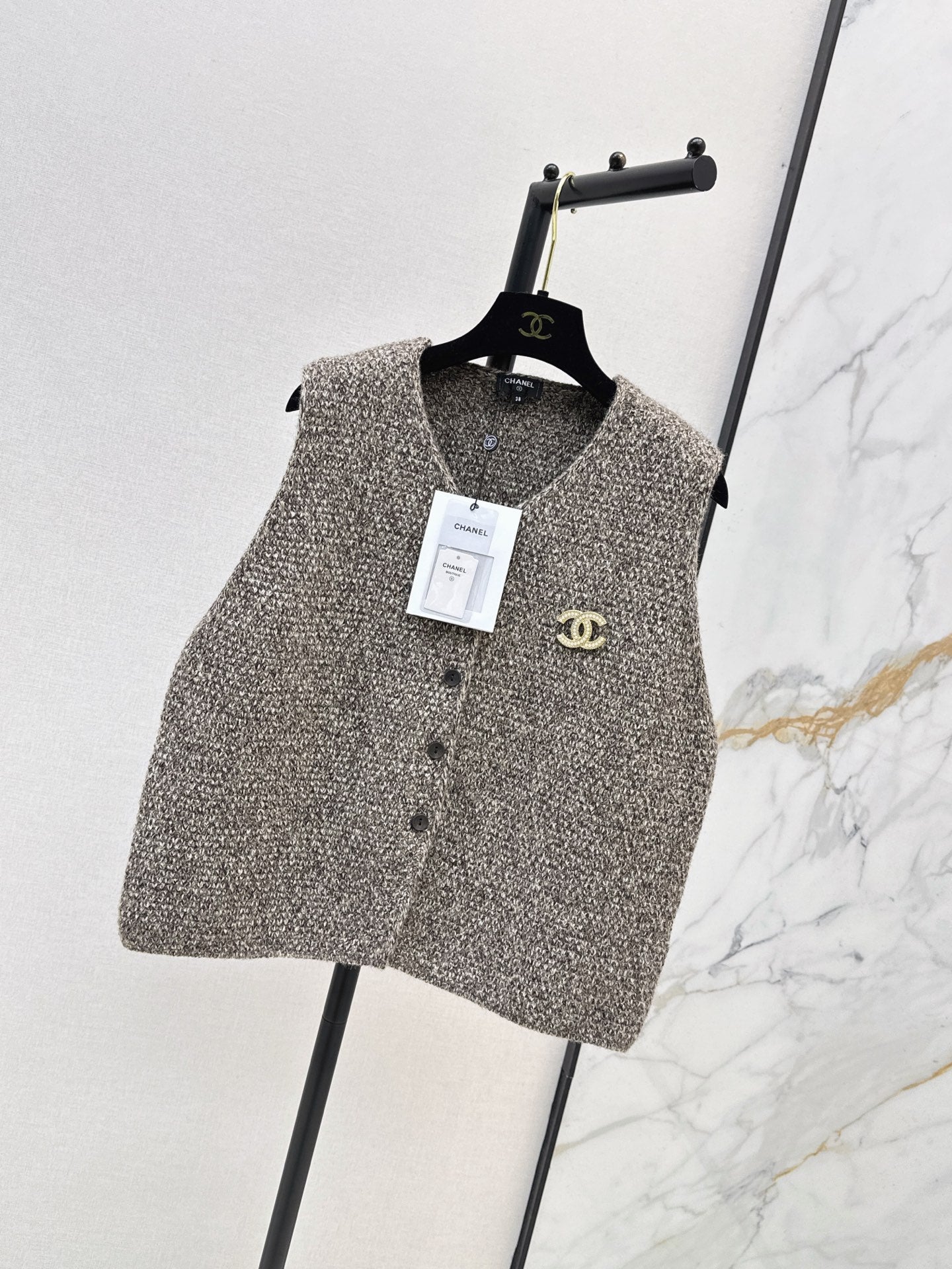 26 New V-neck sleeveless knit vest